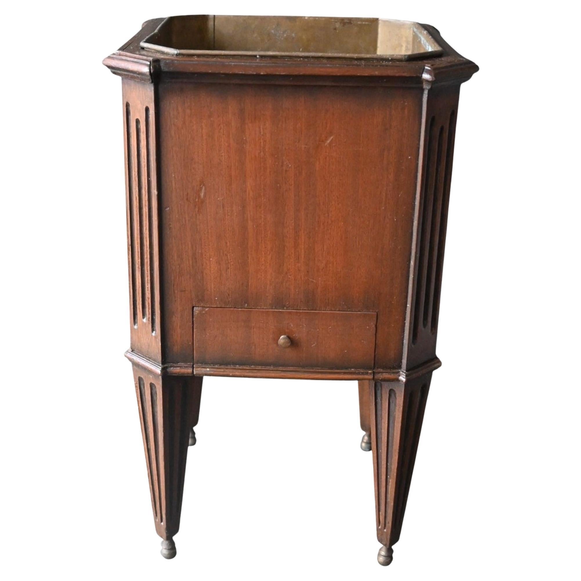 Secchiello da vino in mogano inglese, inizio XIX secolo, con rivestimento in ottone in vendita