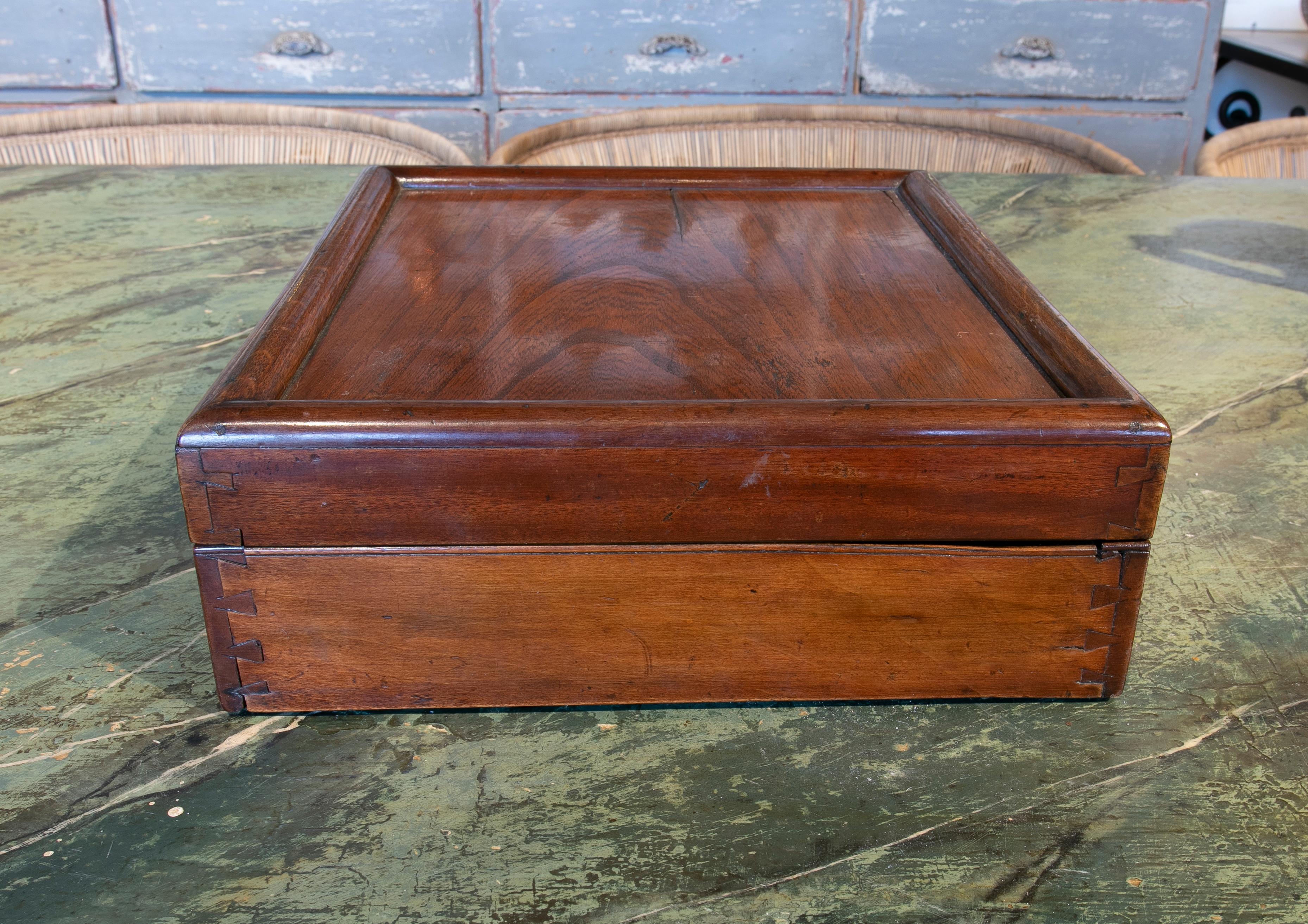 English Mahogany Wooden Box with Lid and Lock For Sale 7