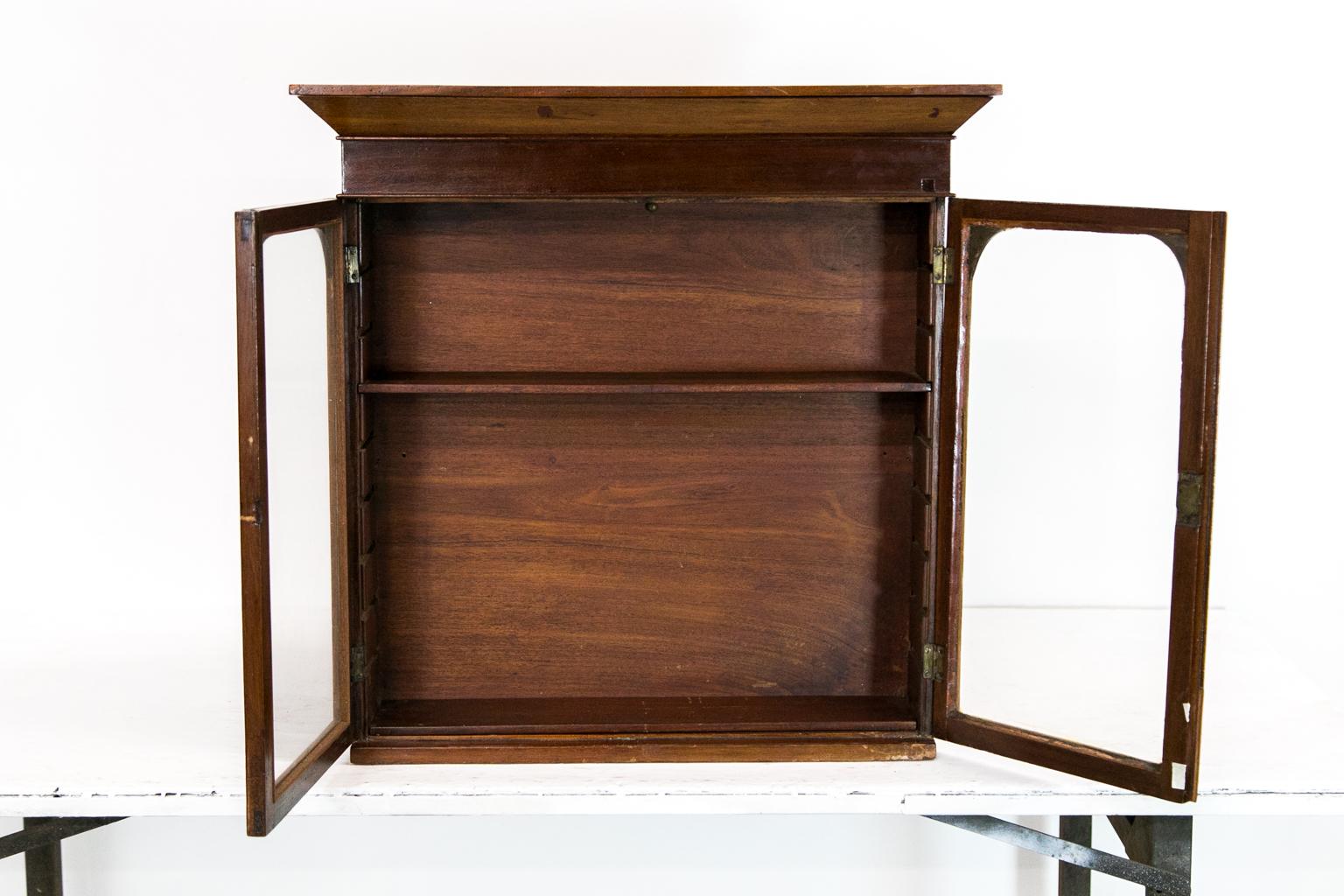 Englisch Maitre-D Clerk Desk im Angebot 5