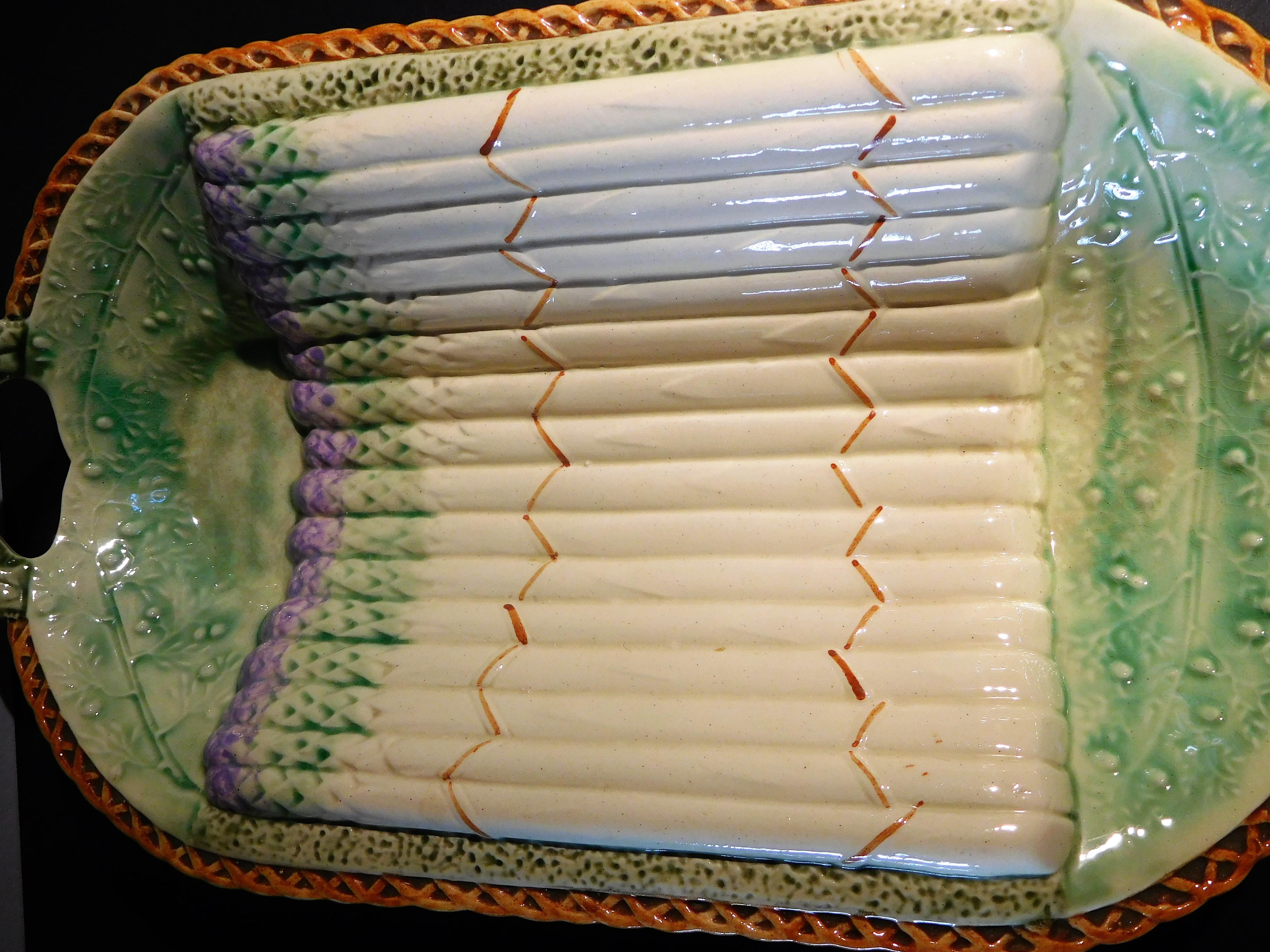 English Majolica Asparagus Cradle, Aesthetic Movement Influence, circa 1885 In Good Condition For Sale In Quechee, VT