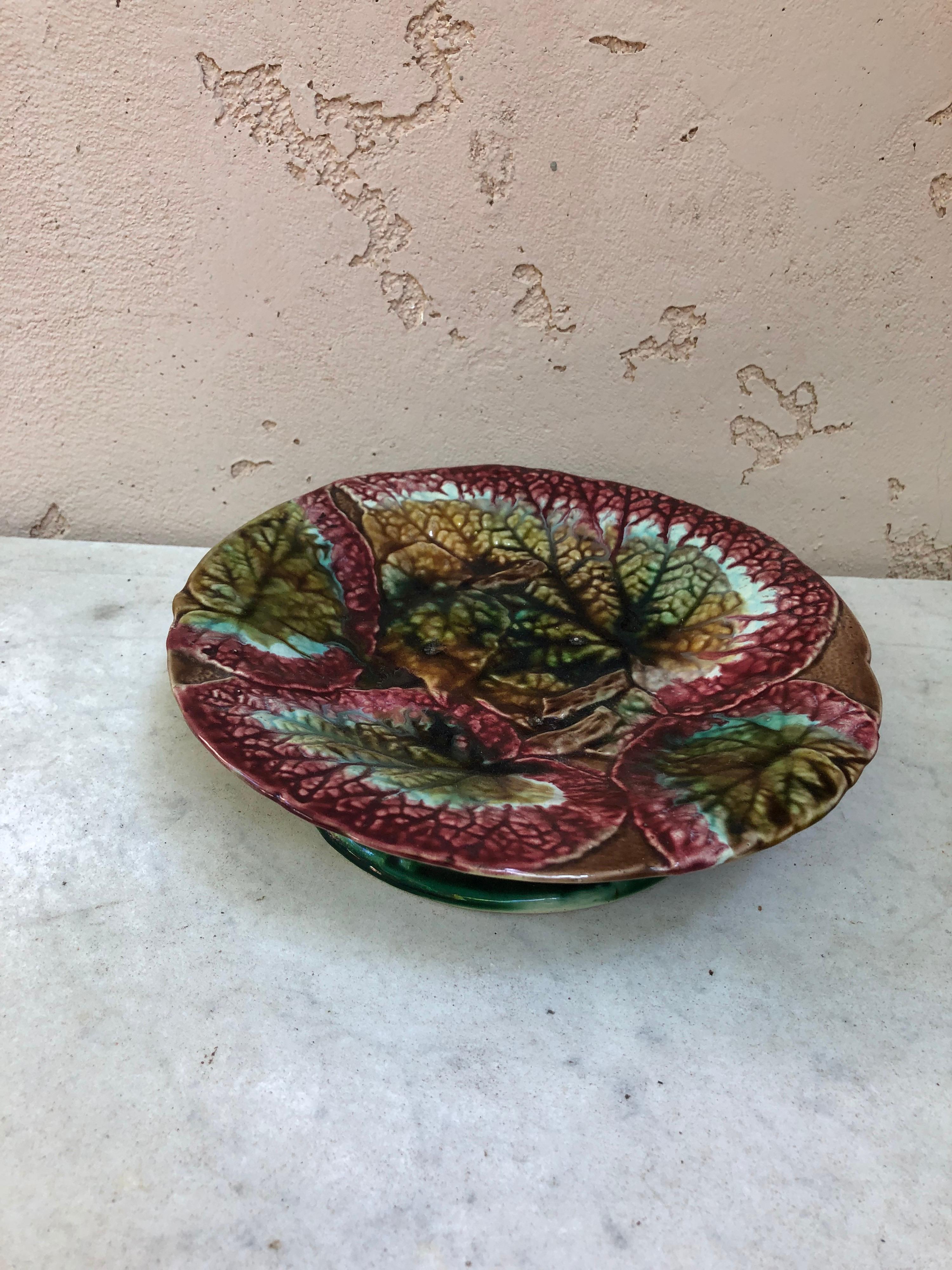 English Majolica Begonia Leaves Cake Stand, circa 1890 In Good Condition In Austin, TX