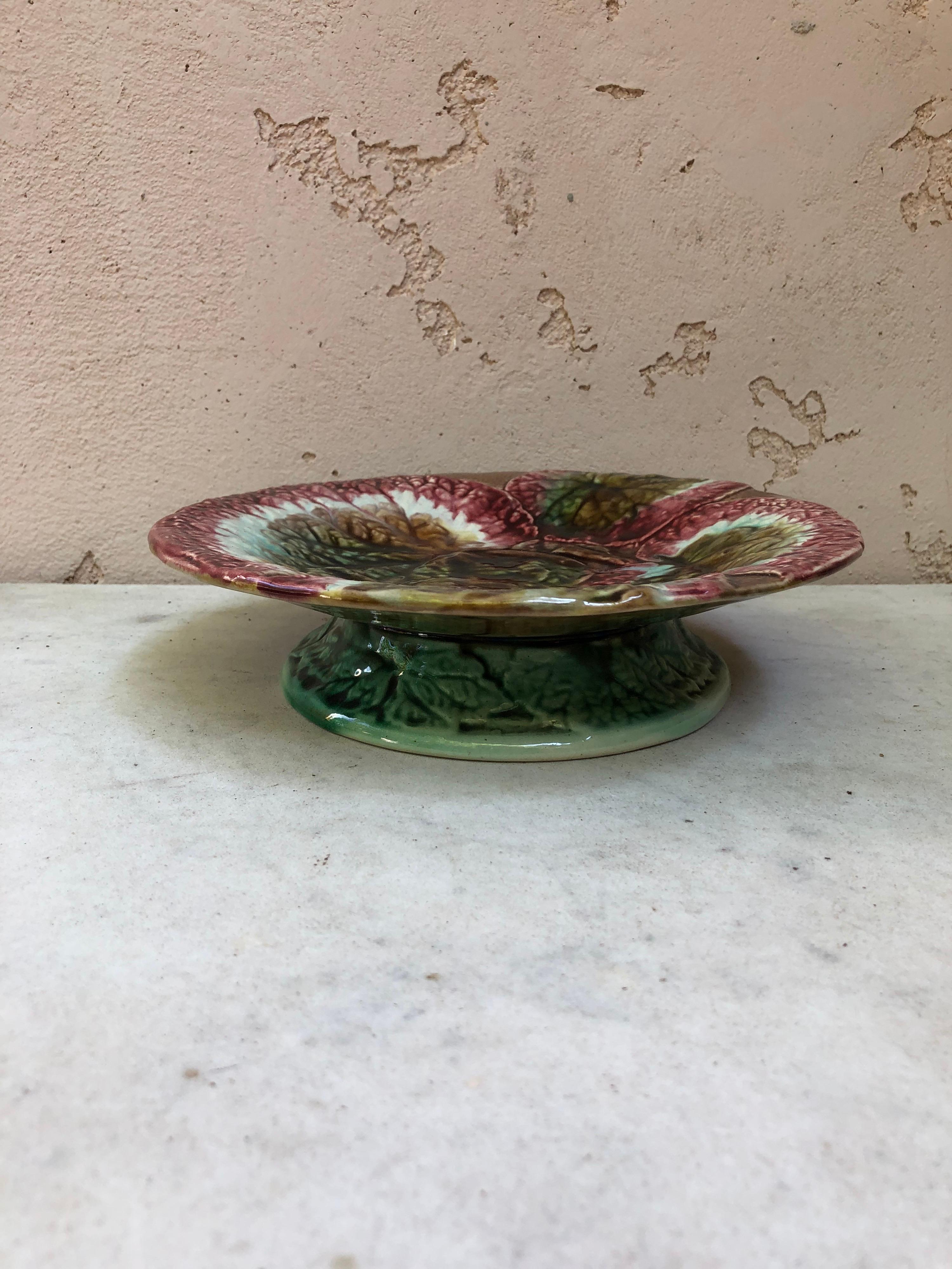 English Majolica Begonia Leaves Cake Stand, circa 1890 In Good Condition For Sale In Austin, TX