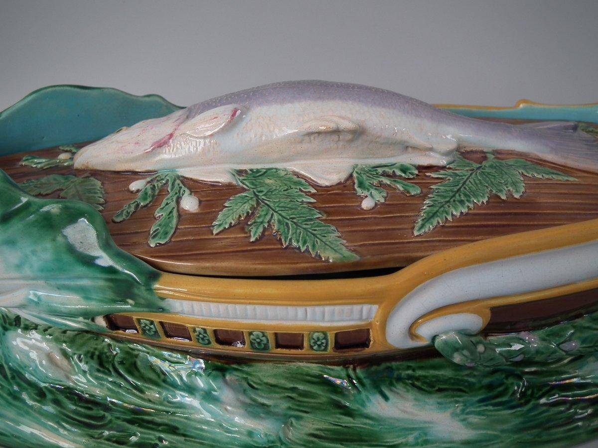 English Majolica Boat Tureen with Fish Cover For Sale 13