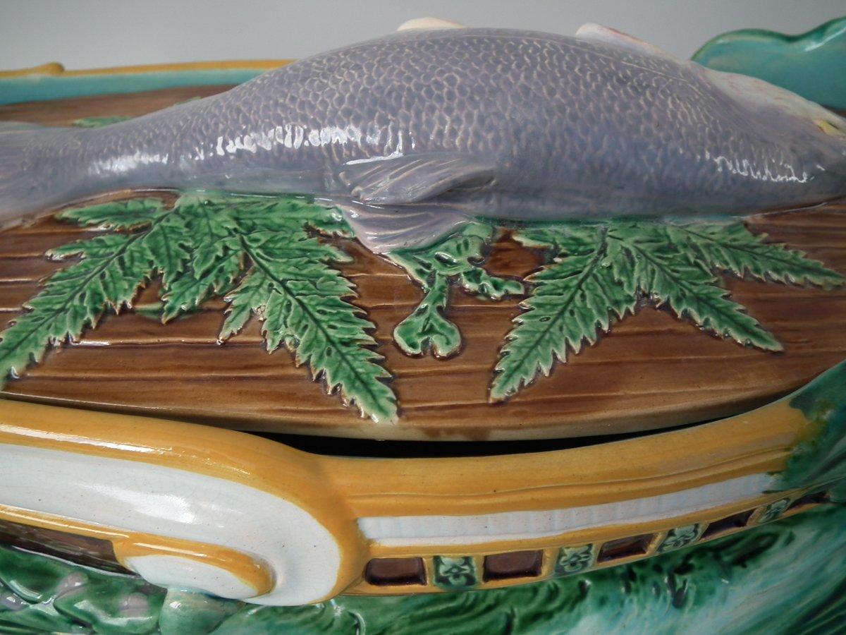 English Majolica Boat Tureen with Fish Cover For Sale 14