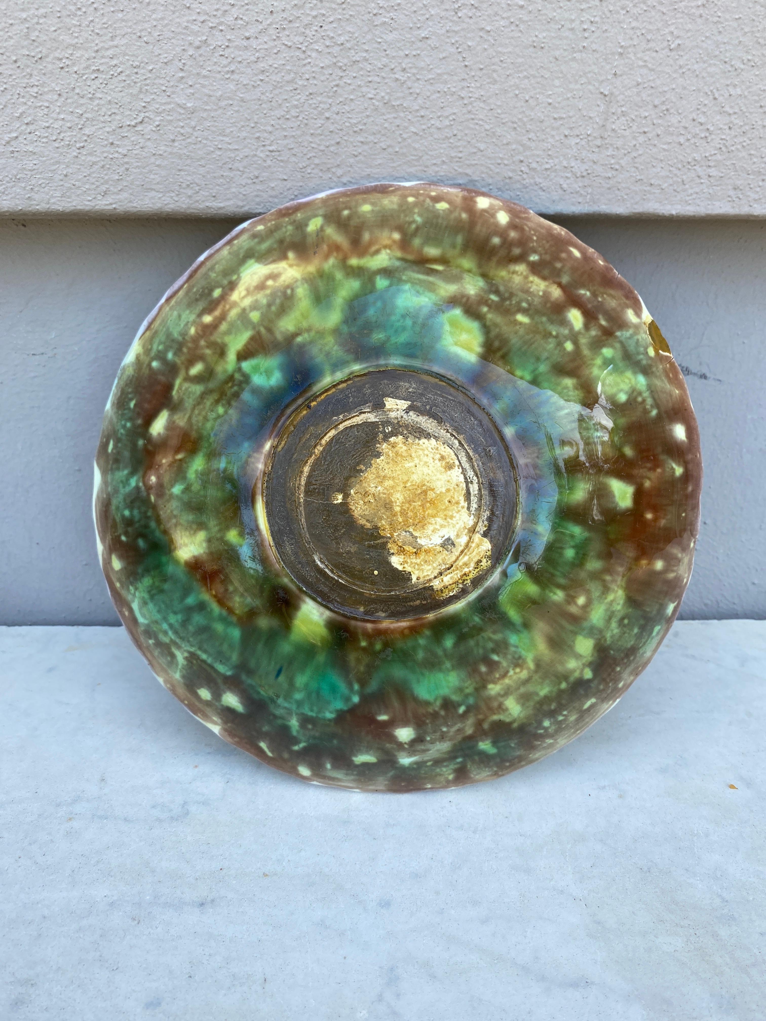 English Majolica Bowl with Leaf Circa 1890 In Good Condition For Sale In Austin, TX