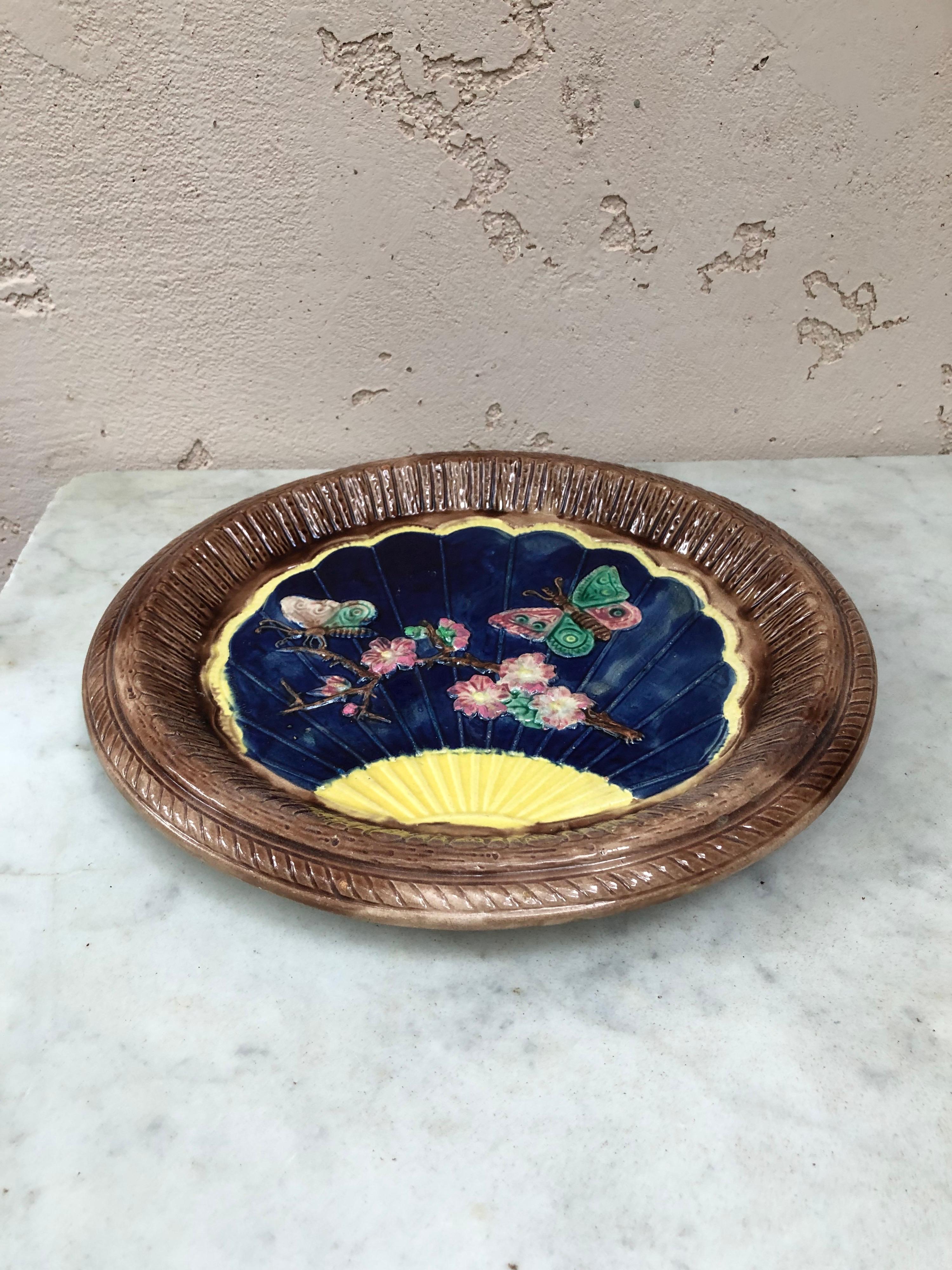 English Majolica Butterflies Platter Circa 1890 In Good Condition For Sale In Austin, TX