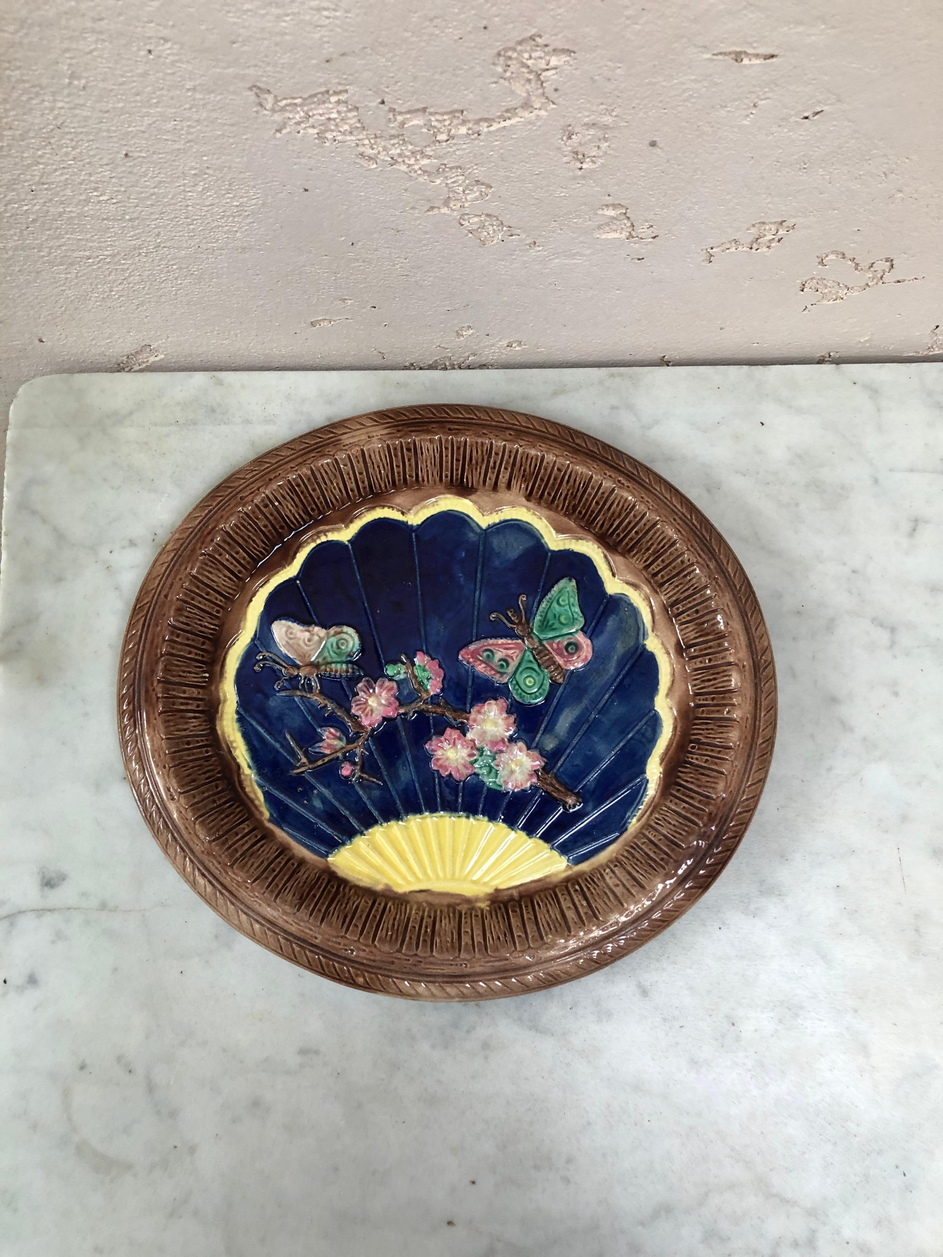 Fine XIX secolo Piatto in maiolica inglese Butterflies Circa 1890 in vendita