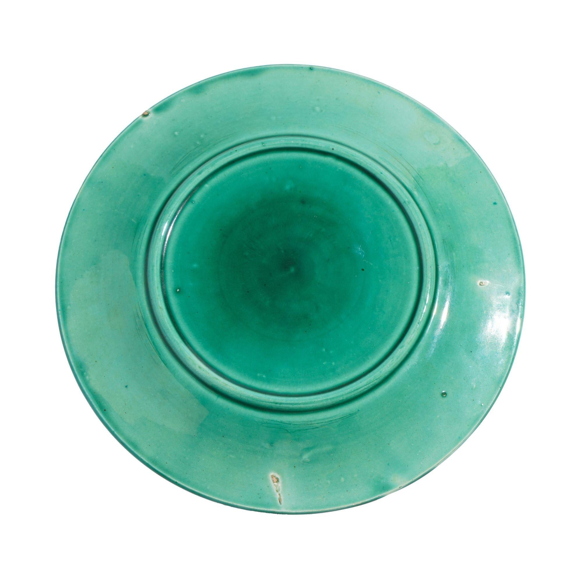 XIXe siècle Assiette à dessert en céramique verte majolique anglaise, C.I.C. 1820 en vente