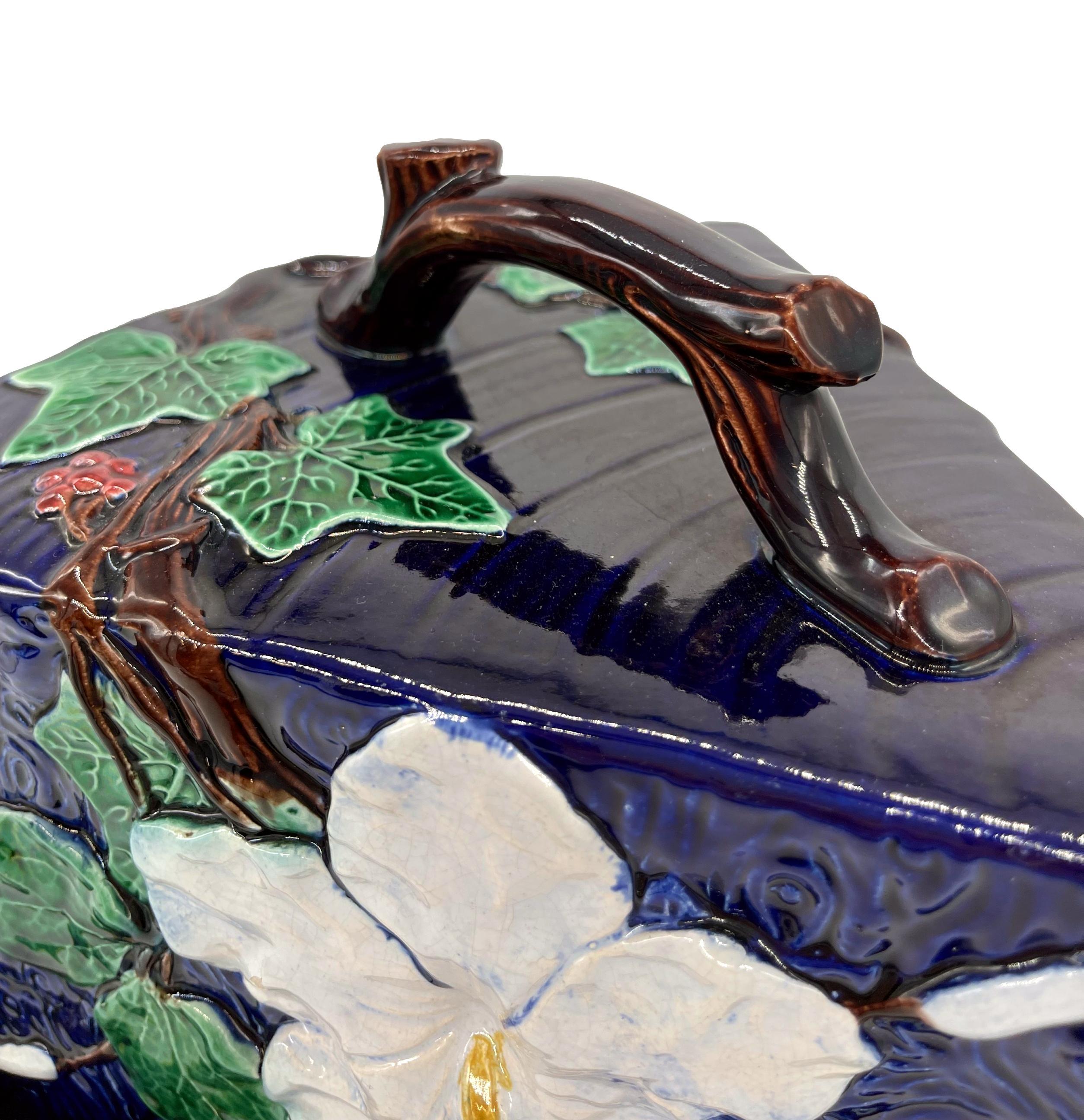 English Majolica Cheese Wedge Dome & Stand, Flowers, Ivy on Cobalt, ca. 1875 8