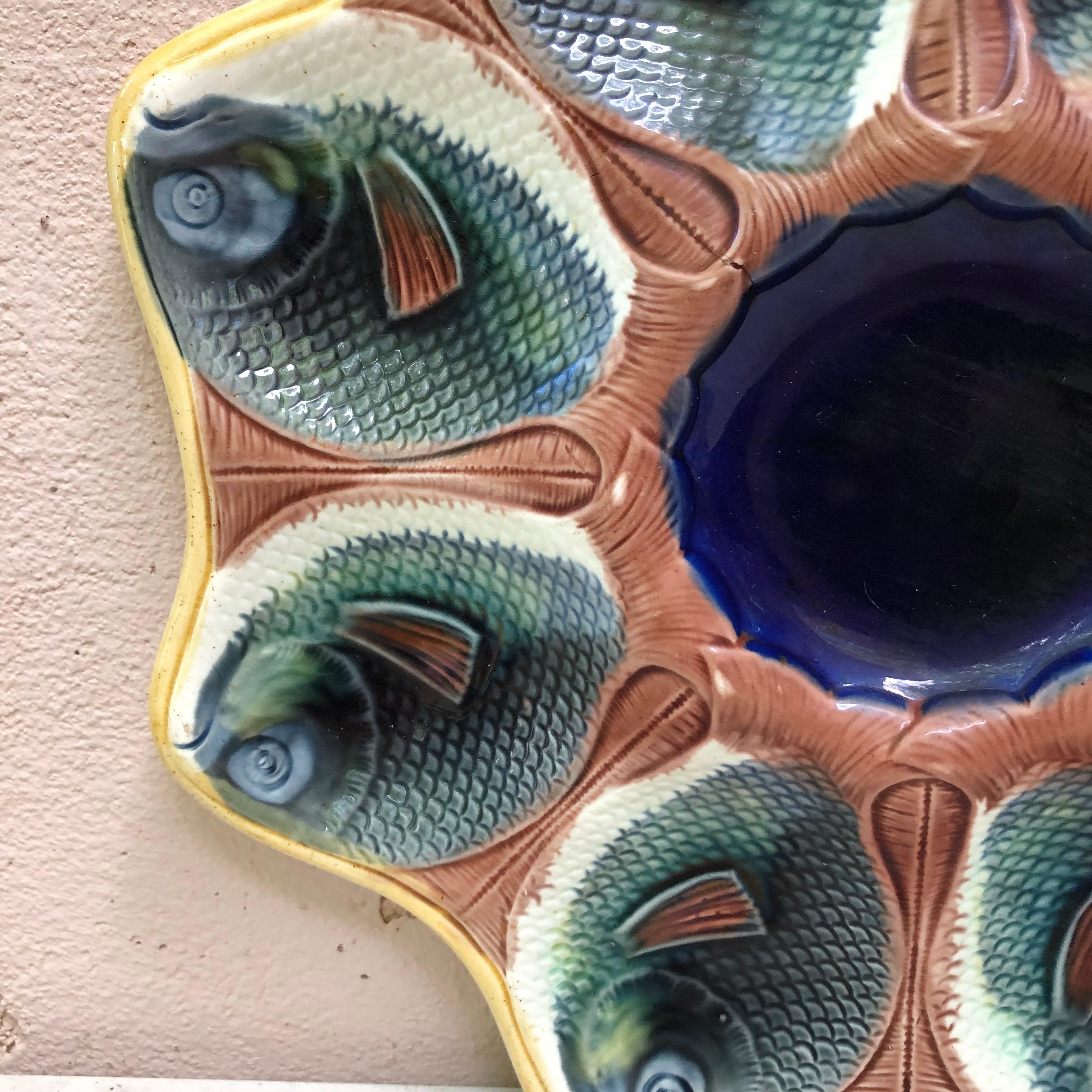 Victorian English Majolica Fish Heads Oyster Plate, circa 1890