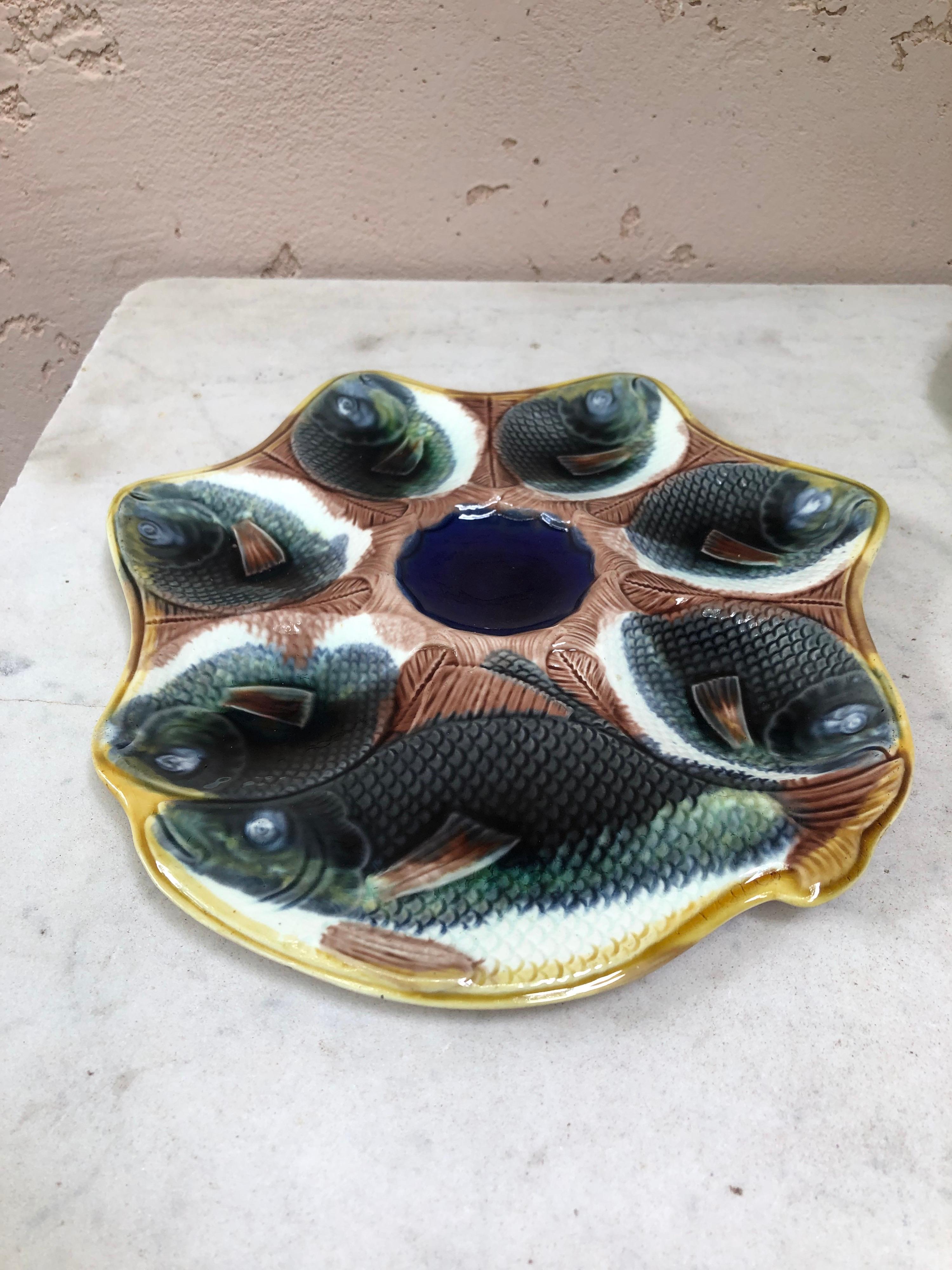 Victorian English Majolica Fish Heads Oyster Plate, circa 1890