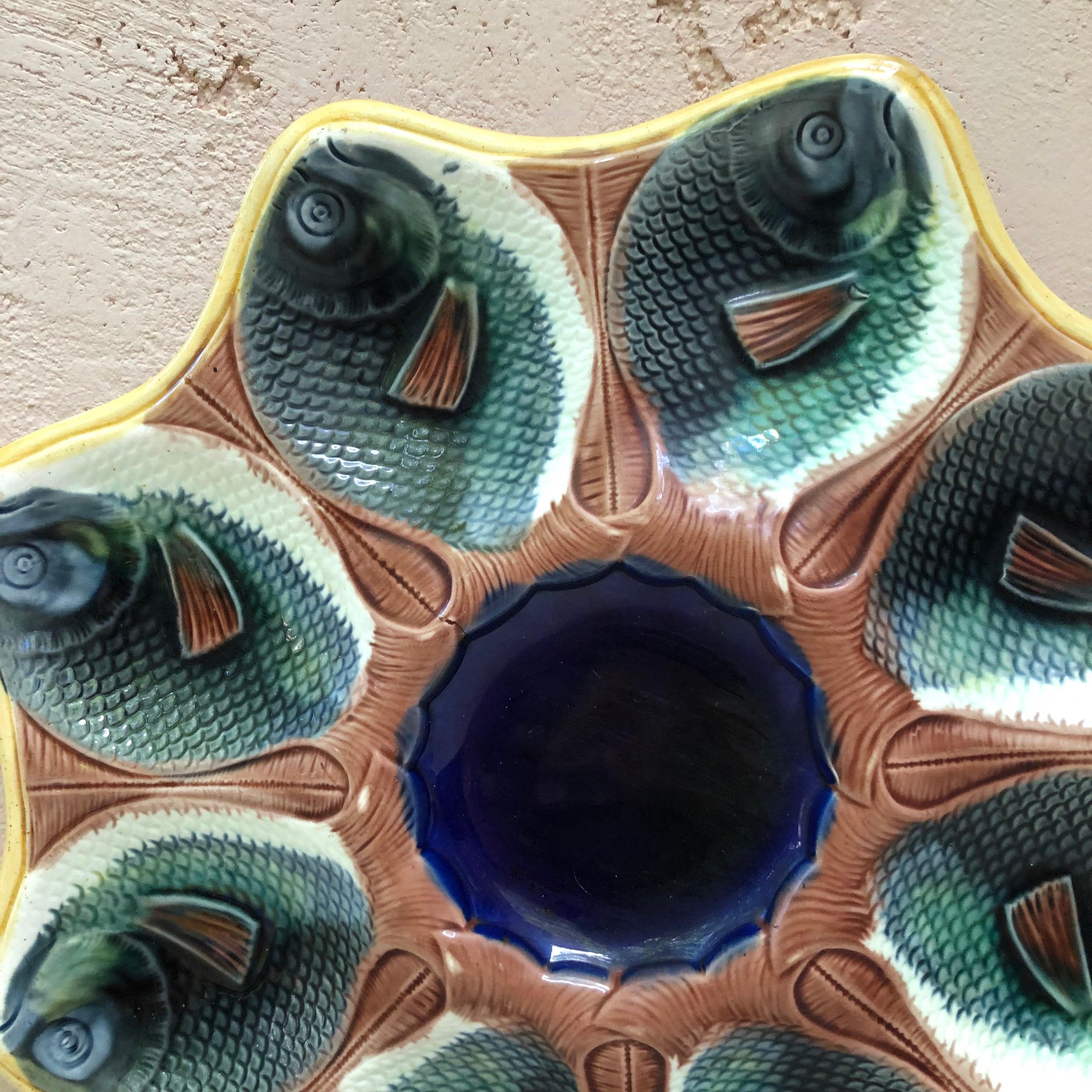 English Majolica Fish Heads Oyster Plate, circa 1890 In Good Condition In Austin, TX