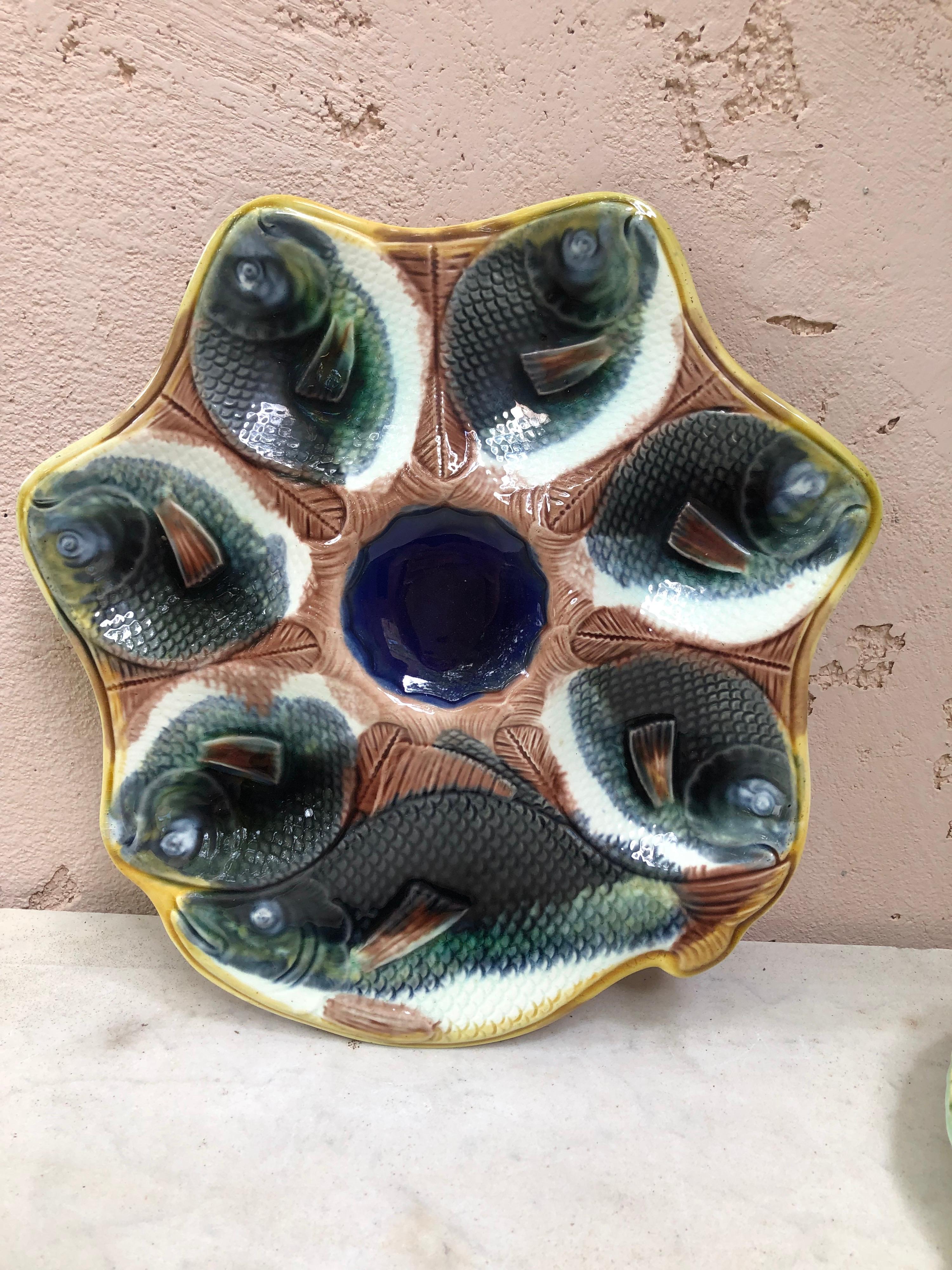 Ceramic English Majolica Fish Heads Oyster Plate, circa 1890