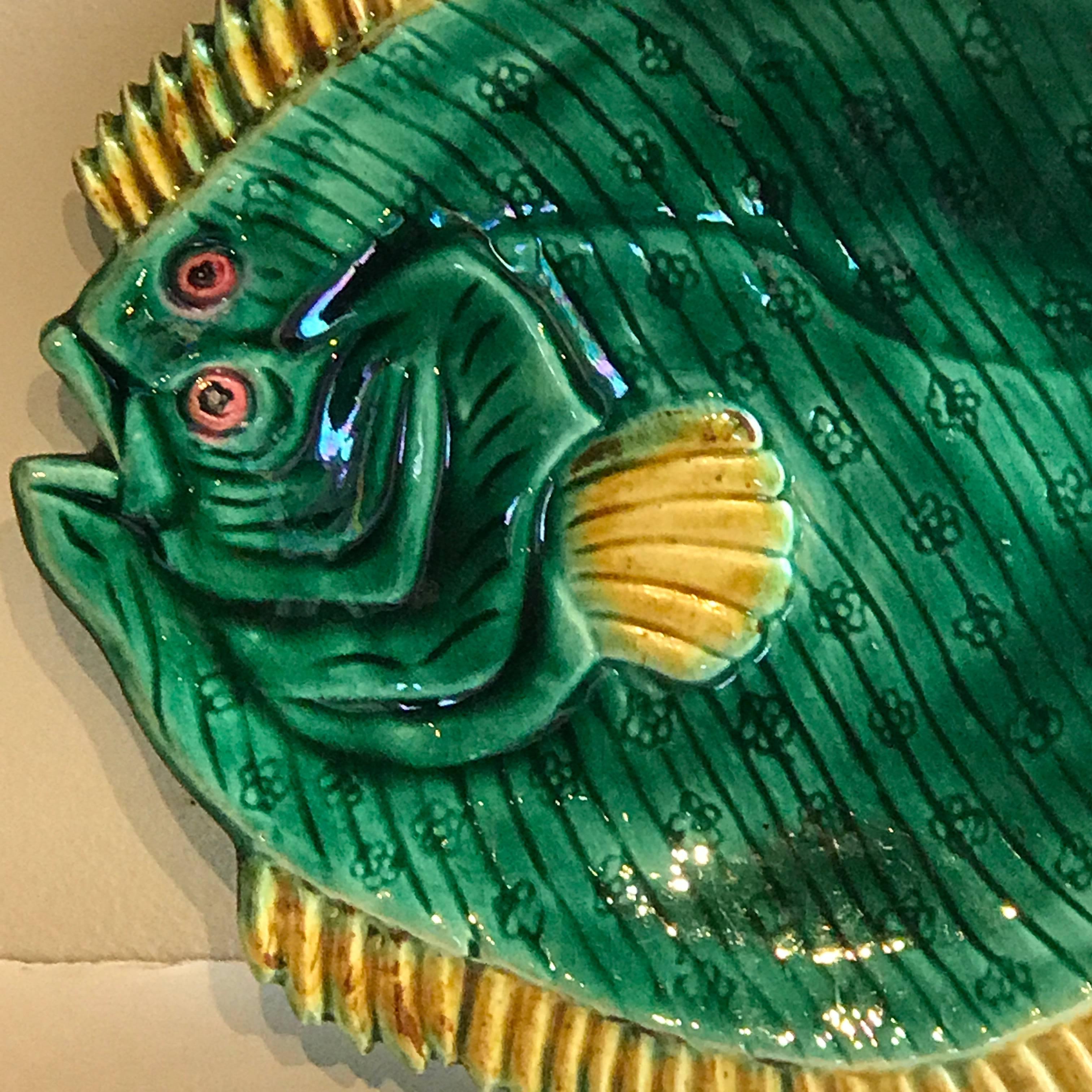 English Majolica flounder plate by Holdcroft, a rare realistically modeled colorful plate.