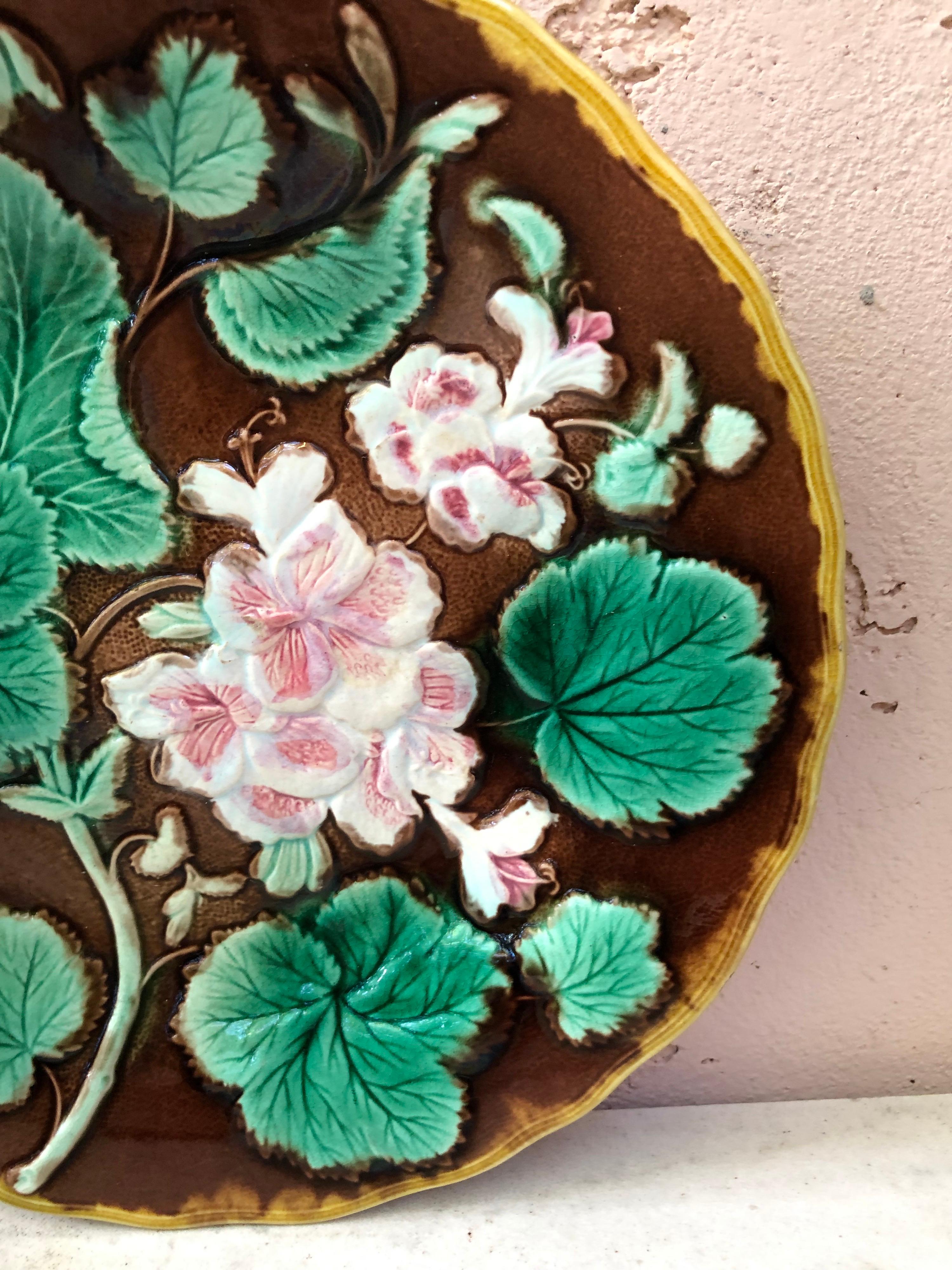 English Majolica Geranium Plate, circa 1880 In Good Condition In Austin, TX