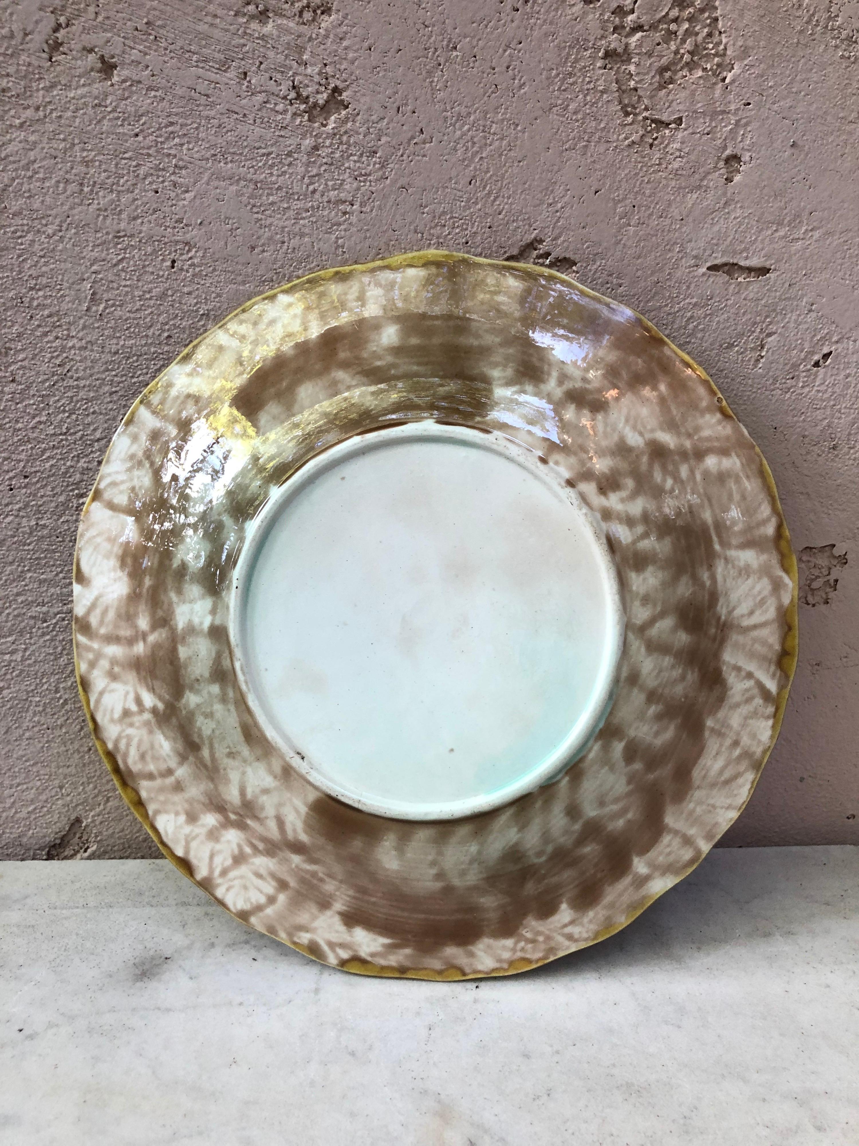 English Majolica Geranium Plate, circa 1880 In Good Condition In Austin, TX