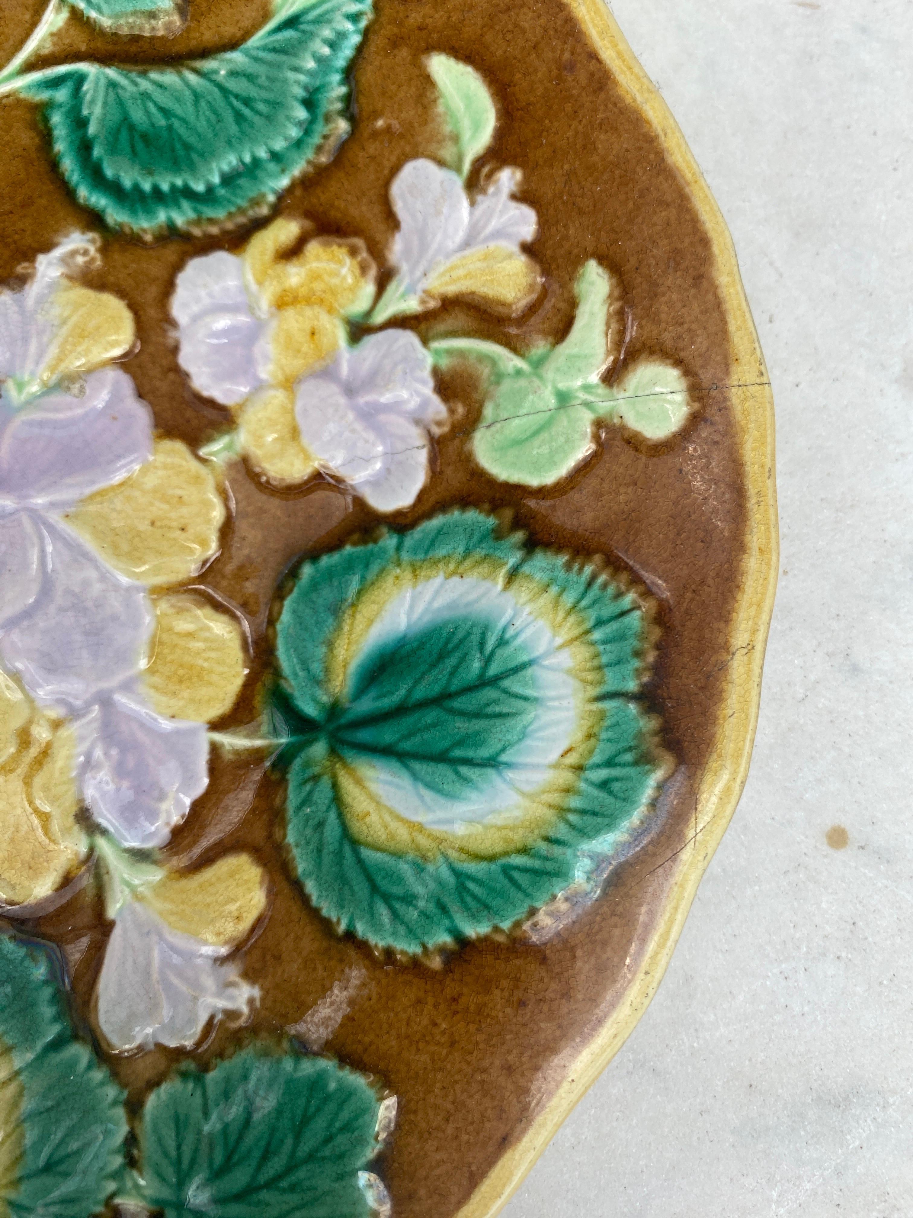 English Majolica Geranium Plate, circa 1880 In Good Condition In Austin, TX
