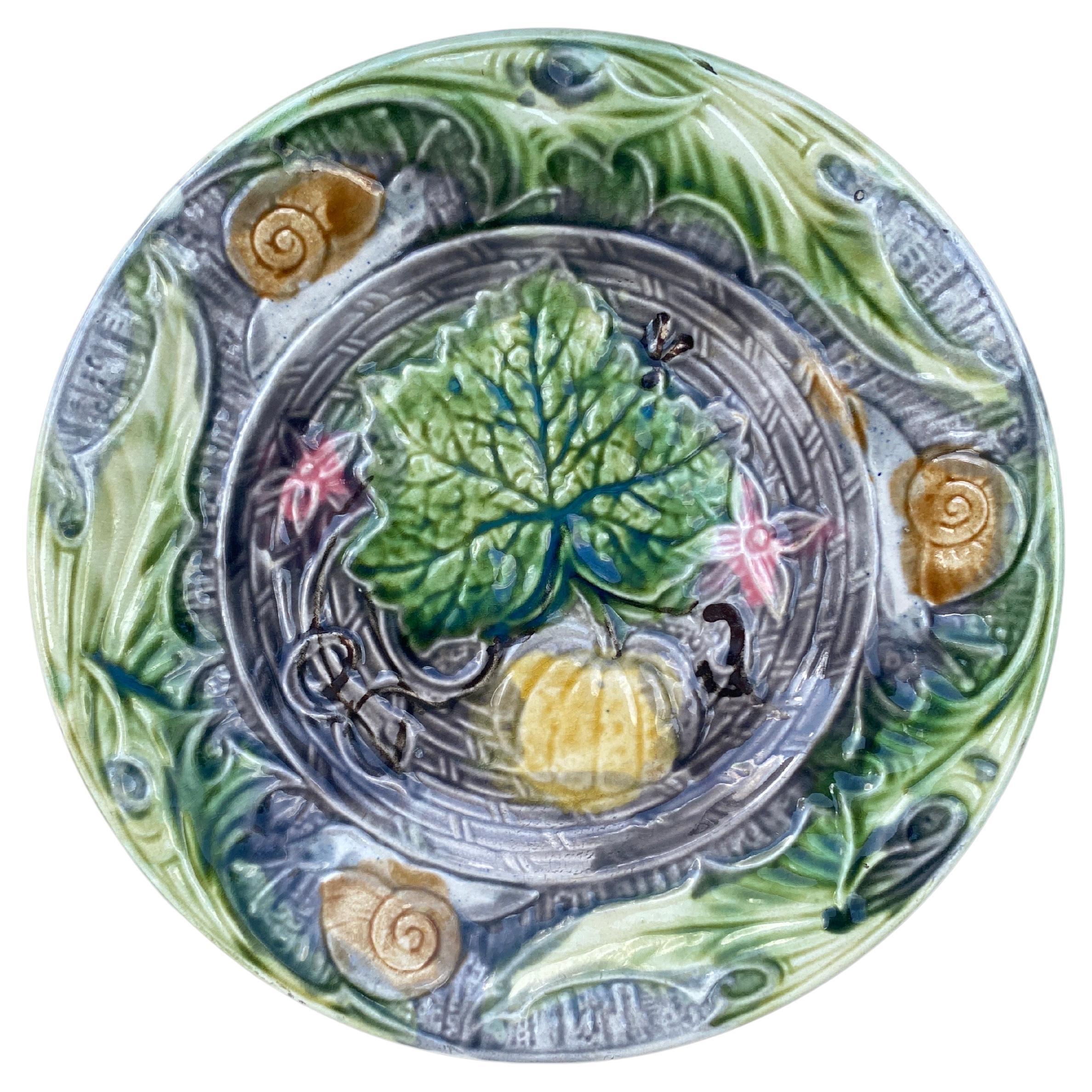 English Majolica Geranium Plate, circa 1880 In Good Condition In Austin, TX