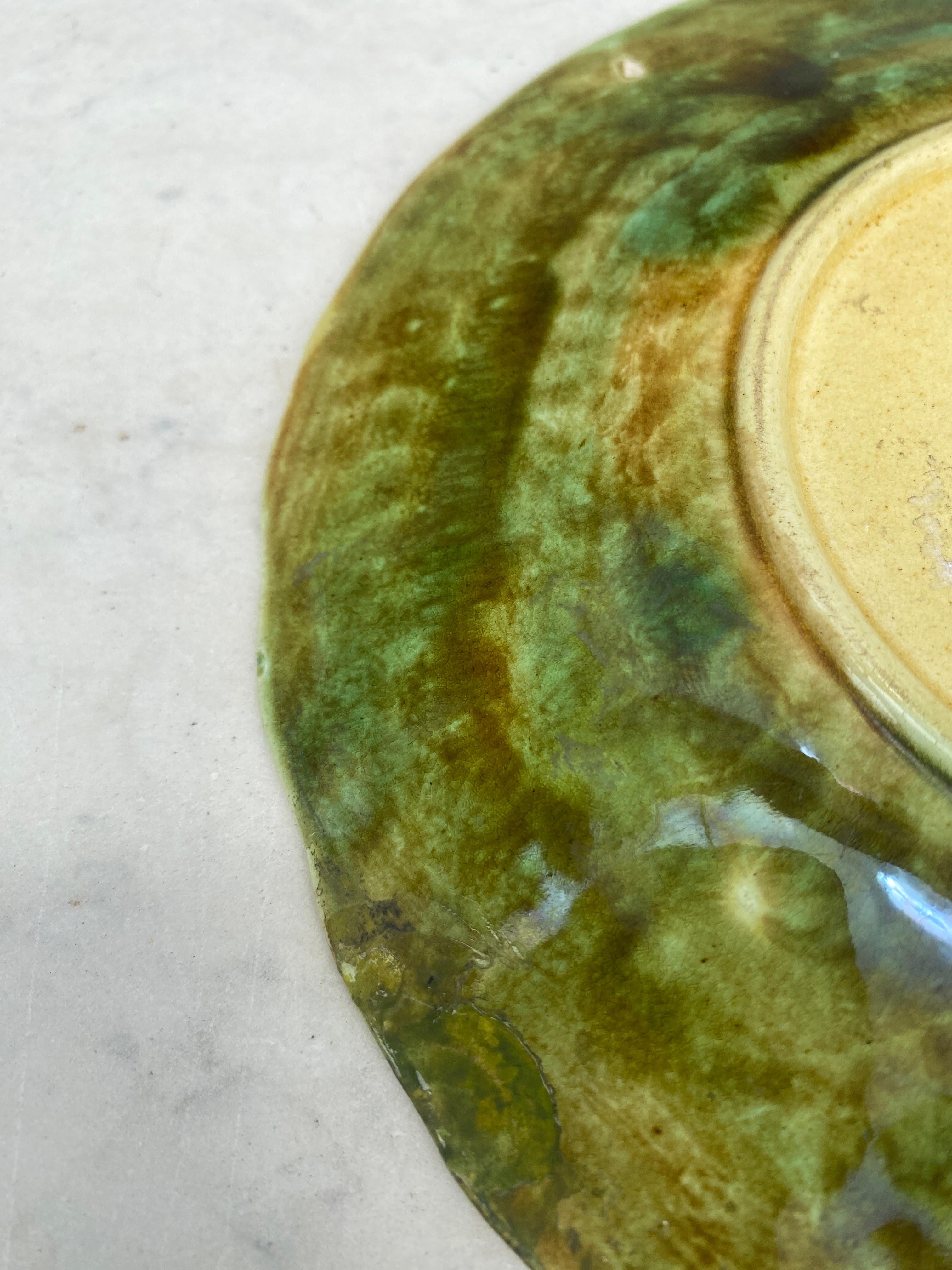 English Majolica Geranium Plate, circa 1880 In Good Condition In Austin, TX