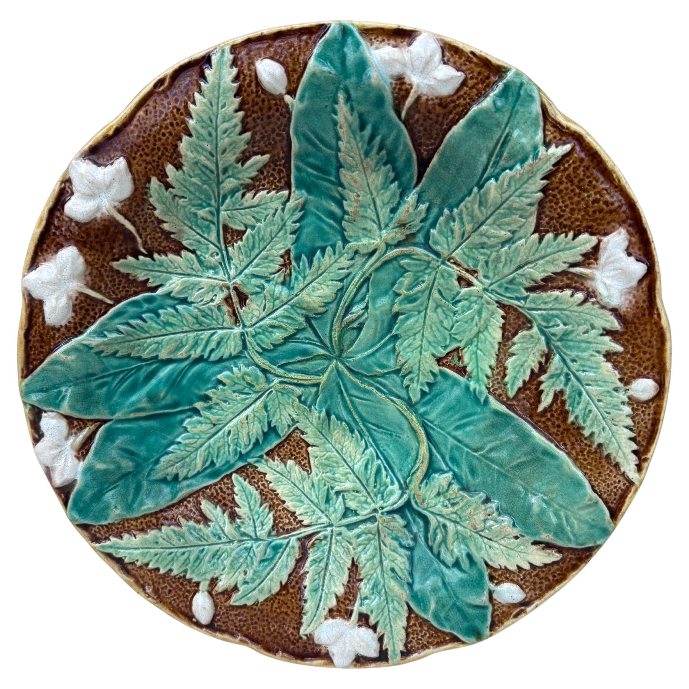 English Majolica Grapes Plate Samuel Alcock Circa 1880 In Good Condition For Sale In Austin, TX
