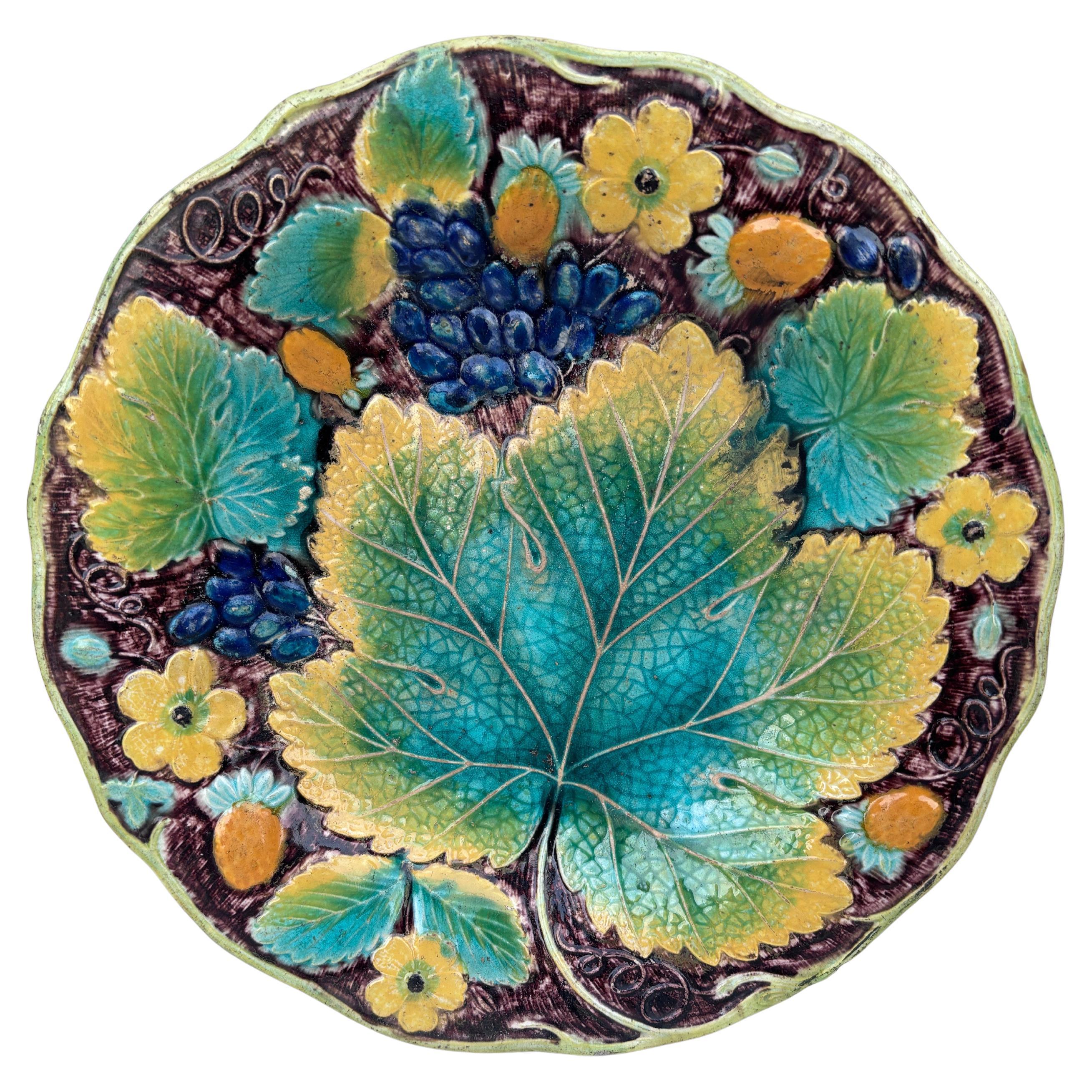 English Majolica Grapes Plate Samuel Alcock Circa 1880 For Sale