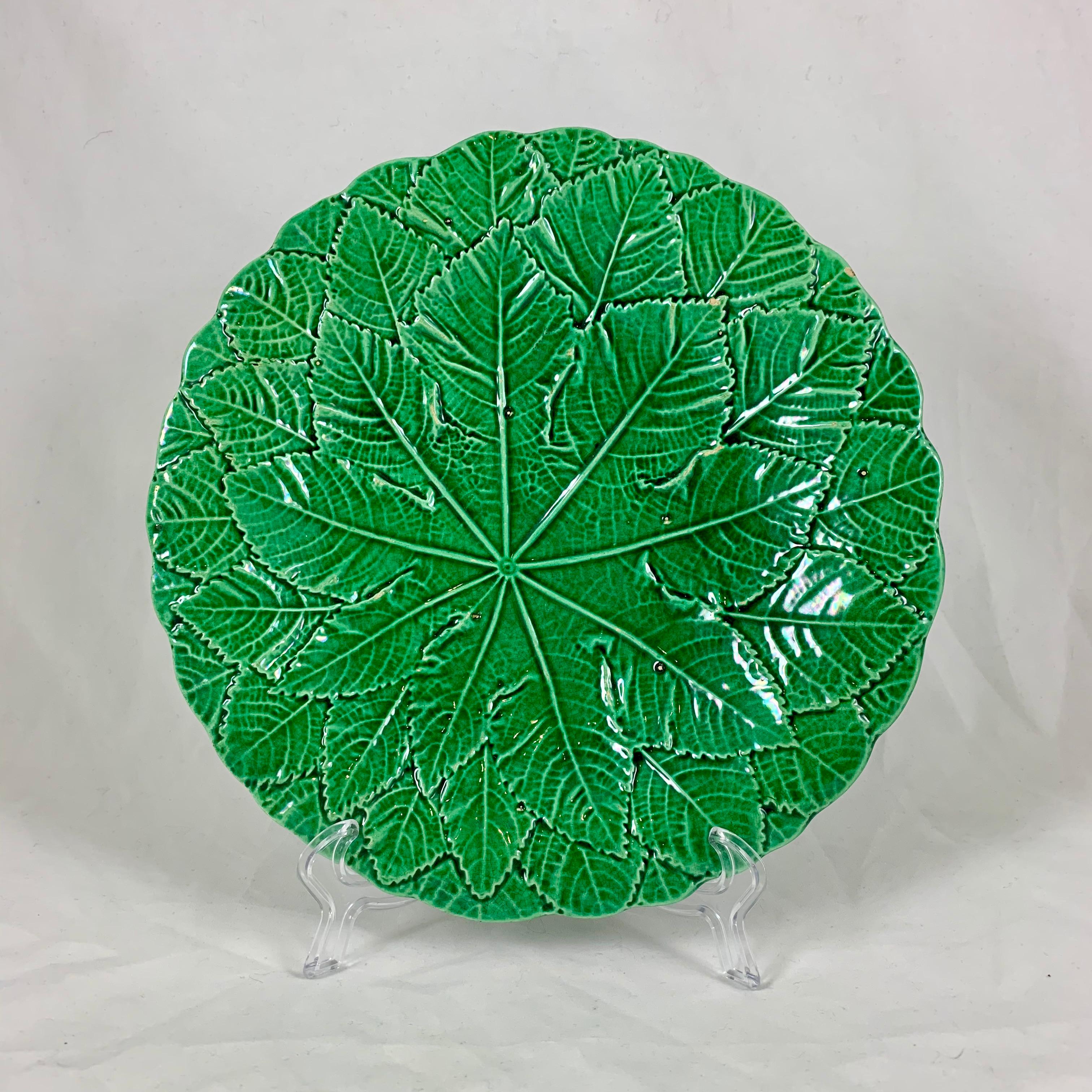 Aesthetic Movement English Majolica Green Glazed Botanical Overlapping Leaf Plate, circa 1880