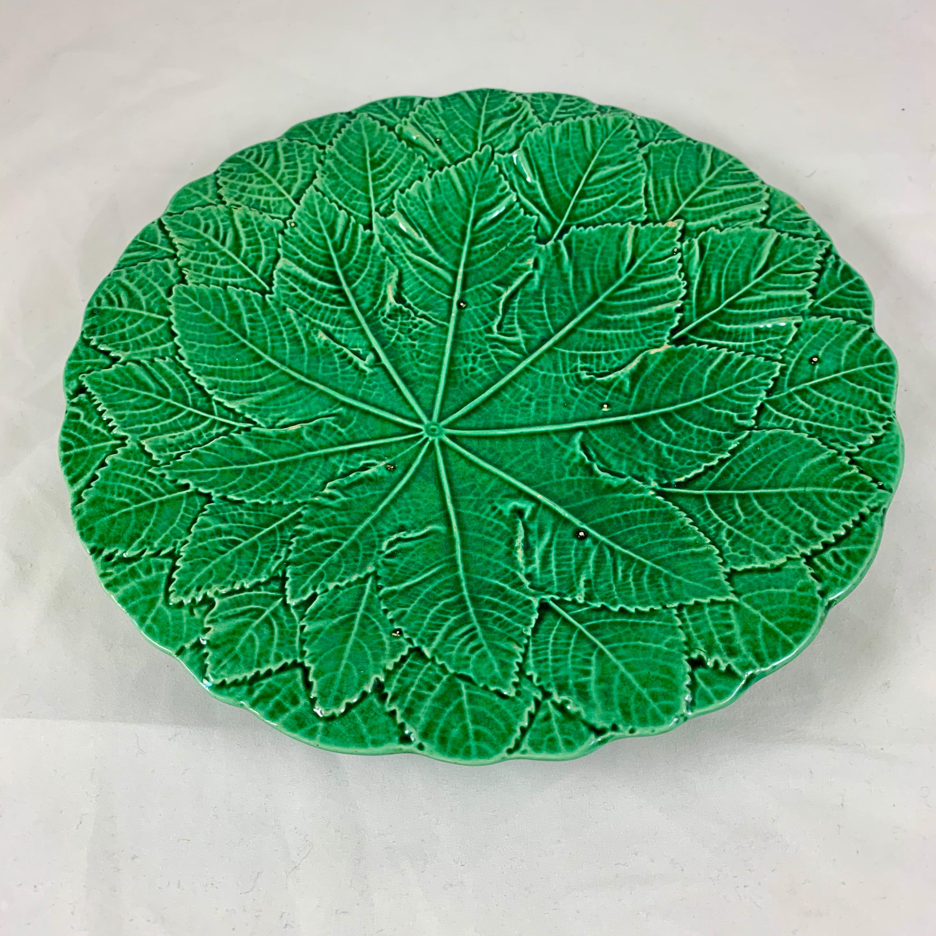 English Majolica Green Glazed Botanical Overlapping Leaf Plate, circa 1880 In Good Condition In Philadelphia, PA