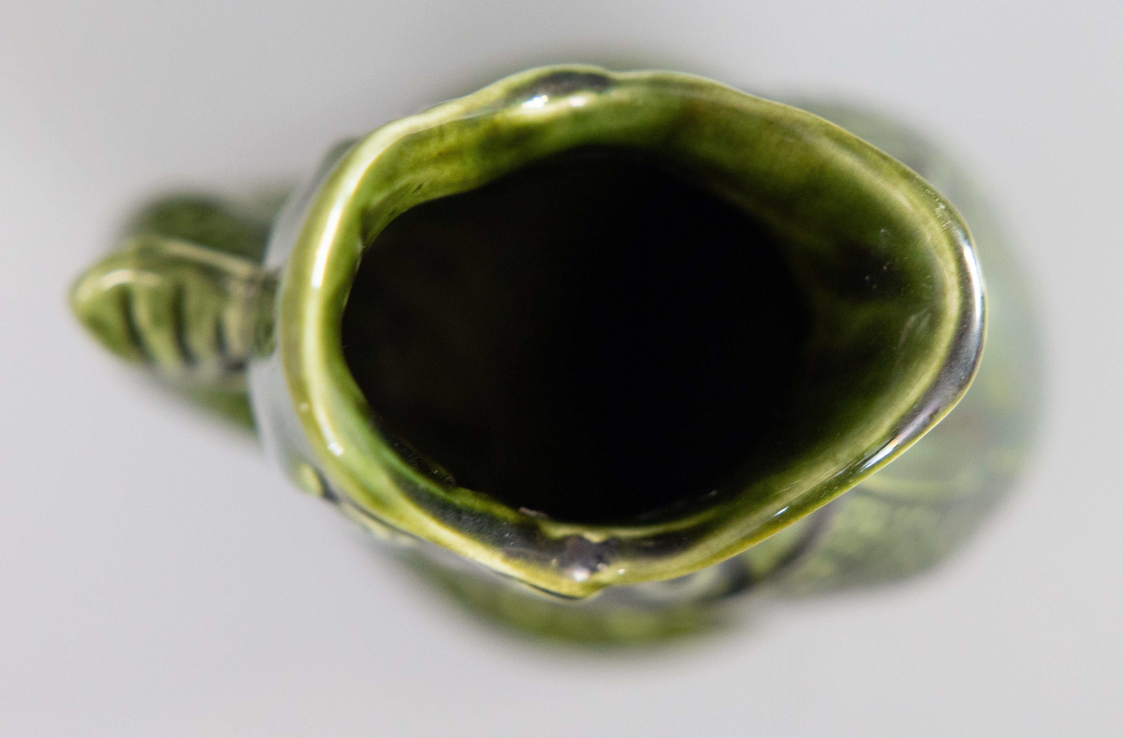 Mid-20th Century English Majolica Green Gurgling Fish Pitcher Jug, circa 1950 For Sale