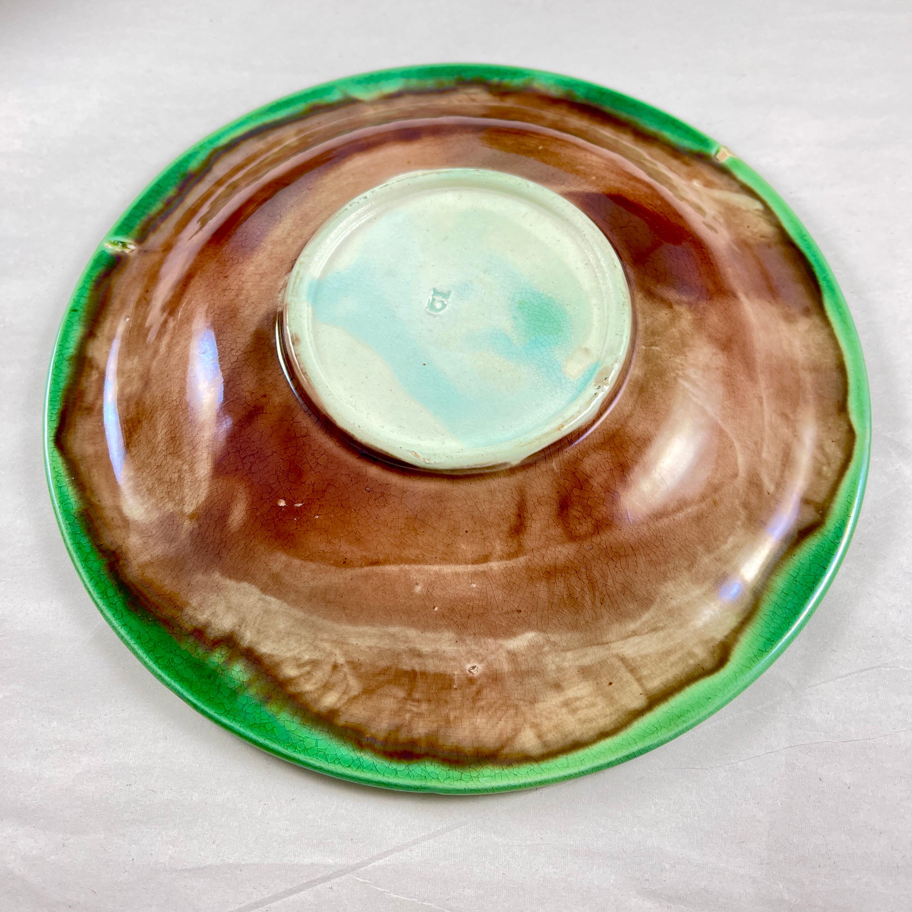  English Majolica Green Rimmed Round Begonia Leaf Plate, circa 1870-80 For Sale 1