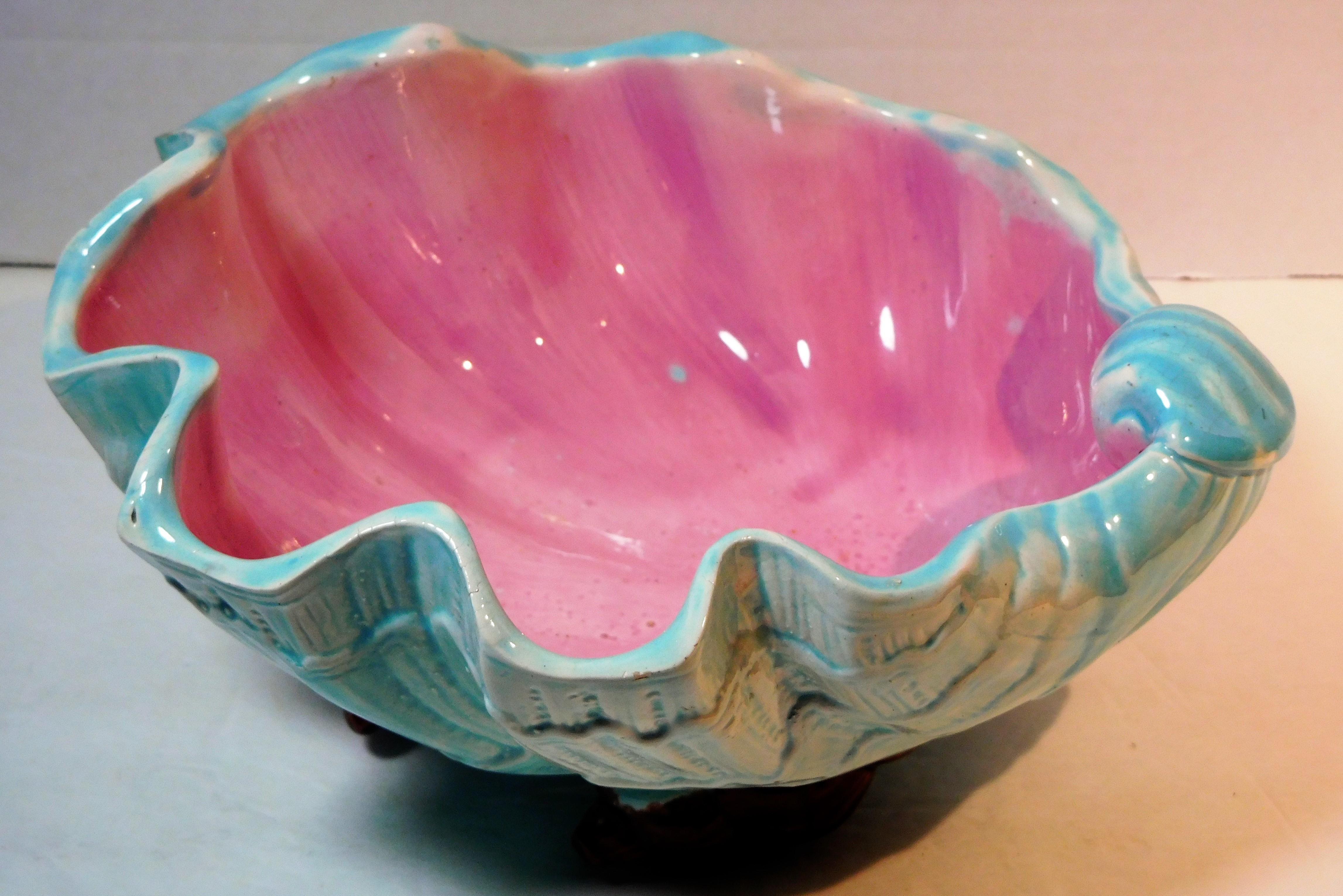 English Majolica Large Clam Shell Bowl, circa 1885 For Sale 11