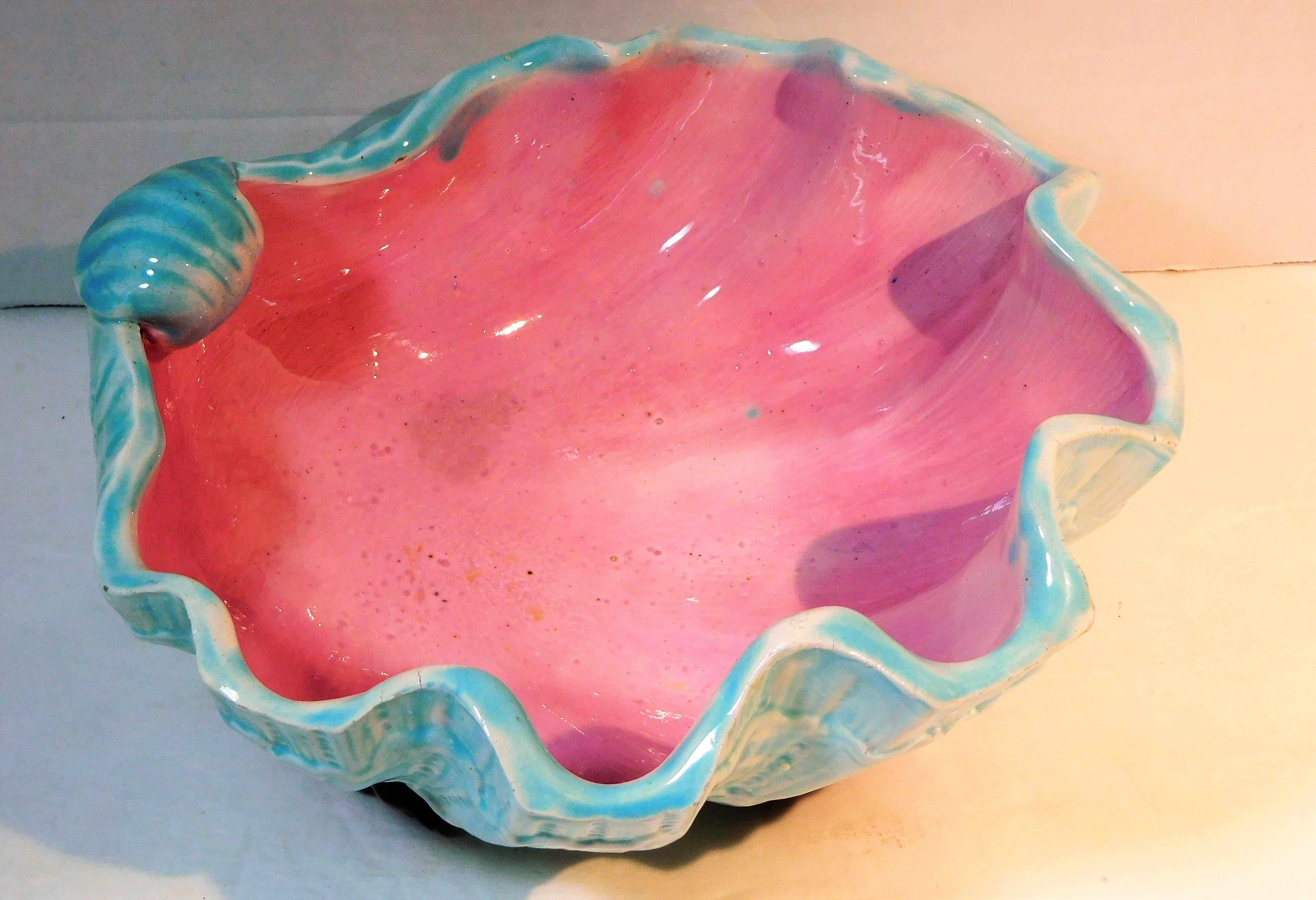 Molded English Majolica Large Clam Shell Bowl, circa 1885 For Sale