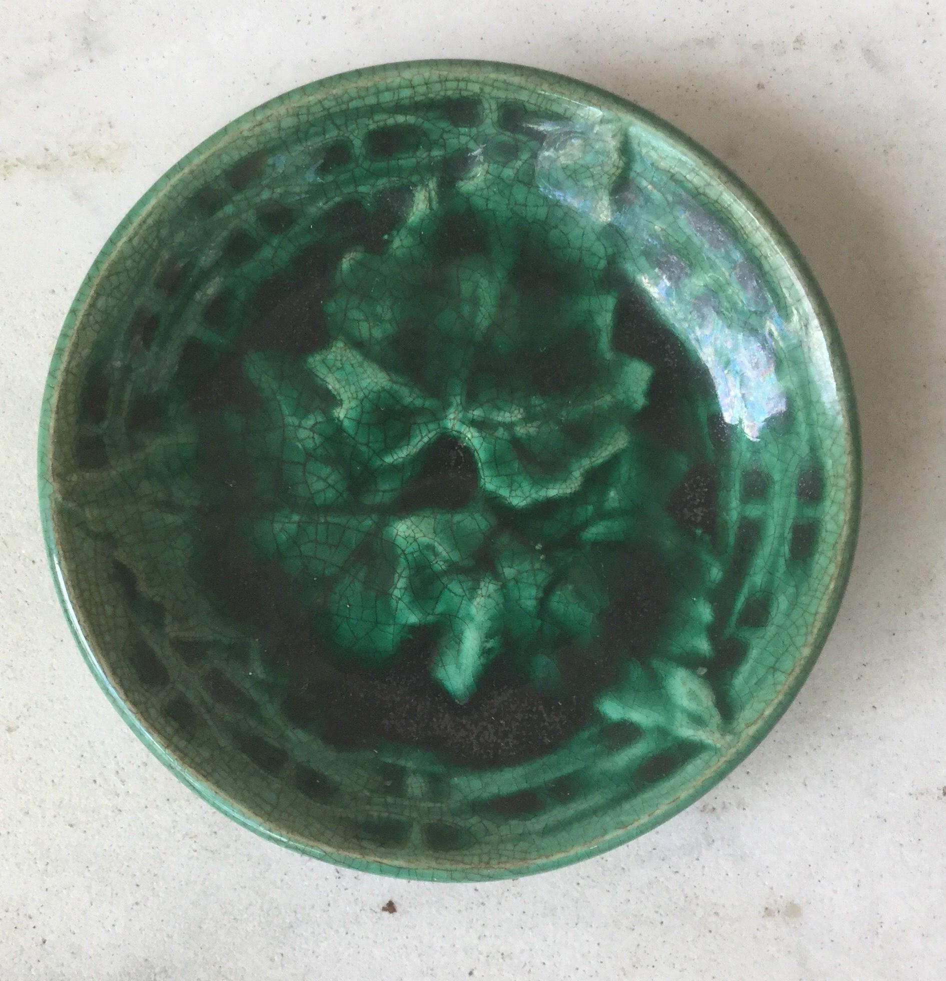 English Majolica Leaf Butter Pat, circa 1890 In Good Condition For Sale In Austin, TX