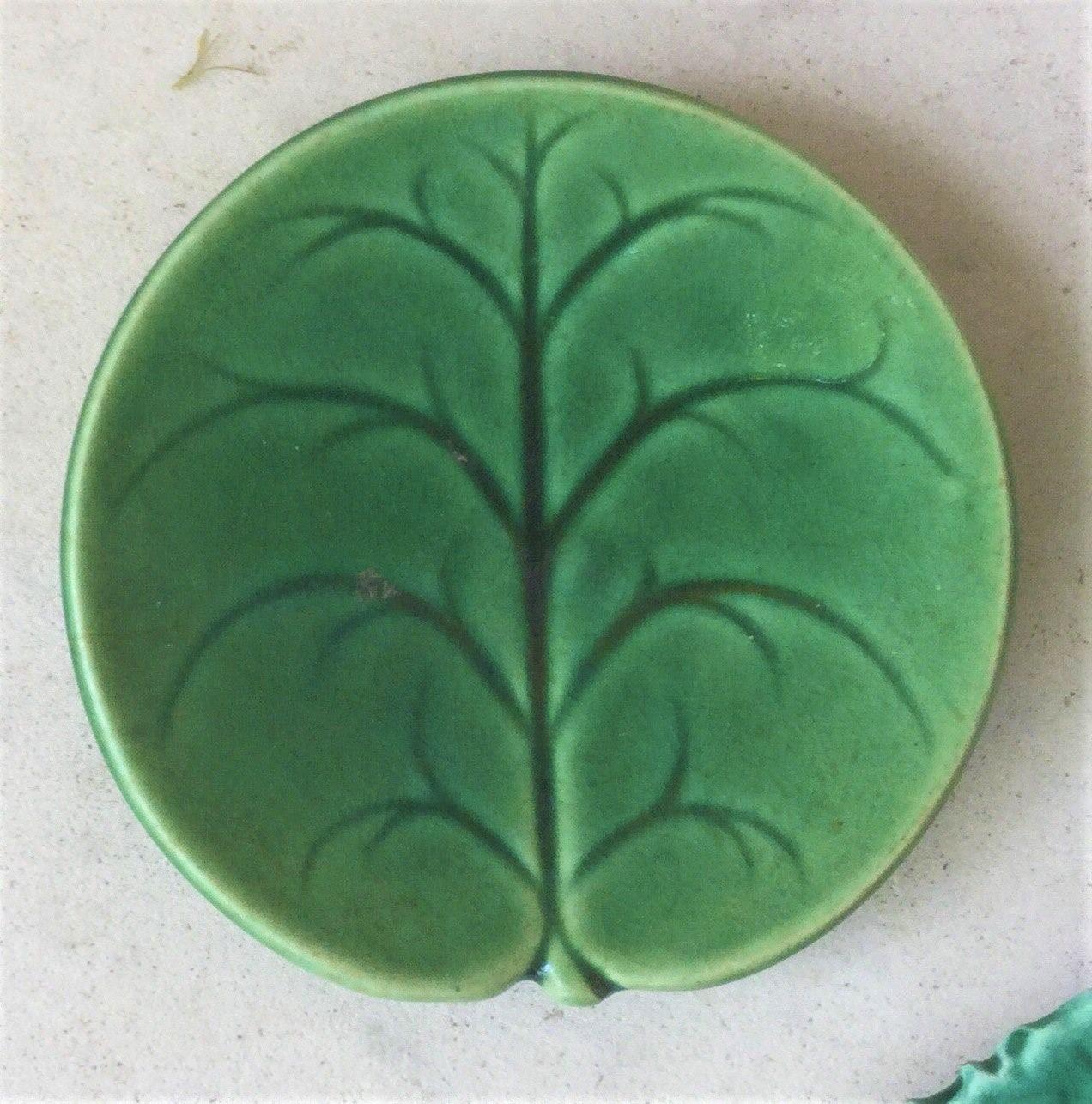 English Majolica Leaf Butter Pat, circa 1890 1