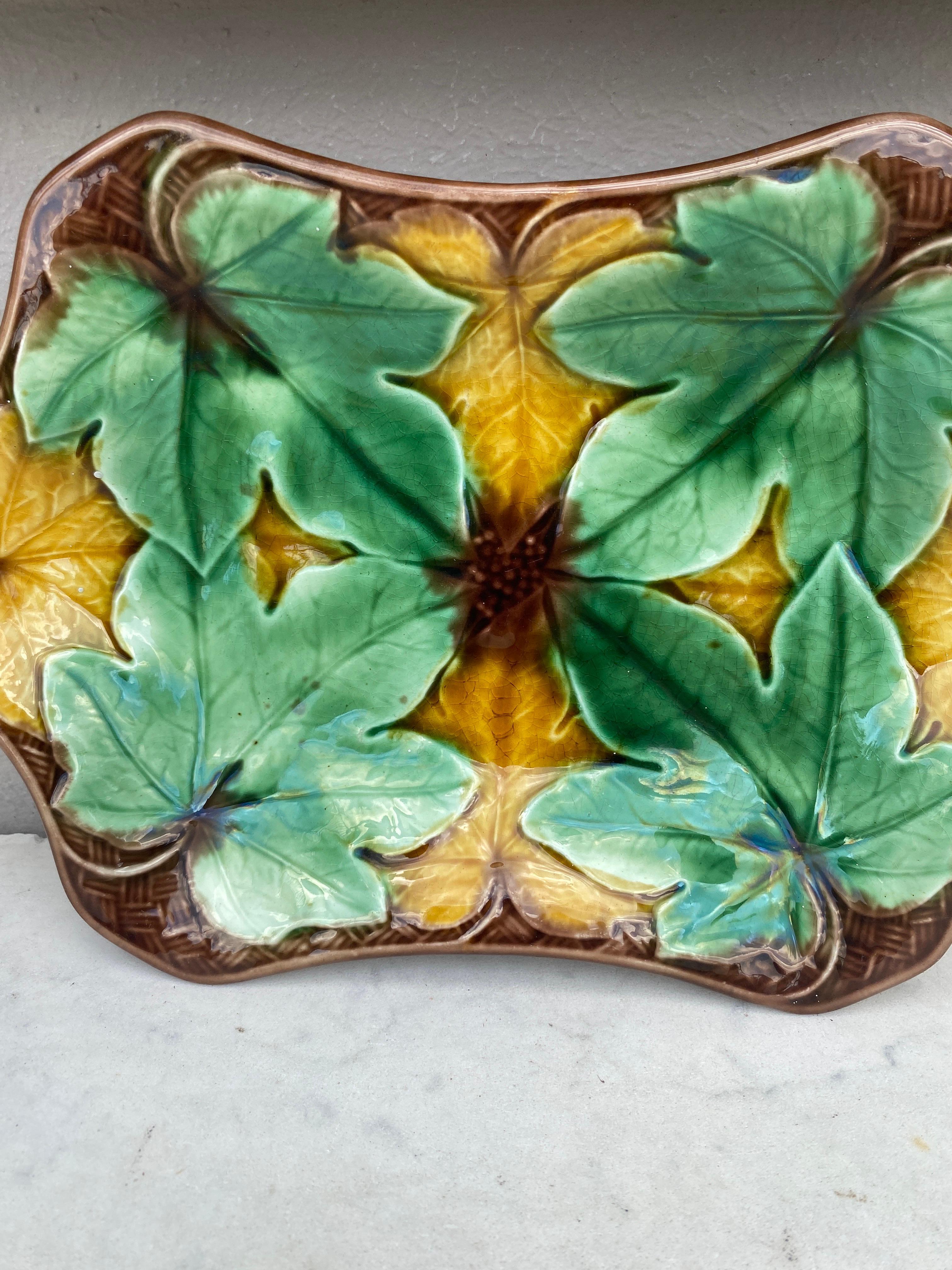 Victorian English Majolica Leaves Platter Wedgwood, circa 1880 For Sale