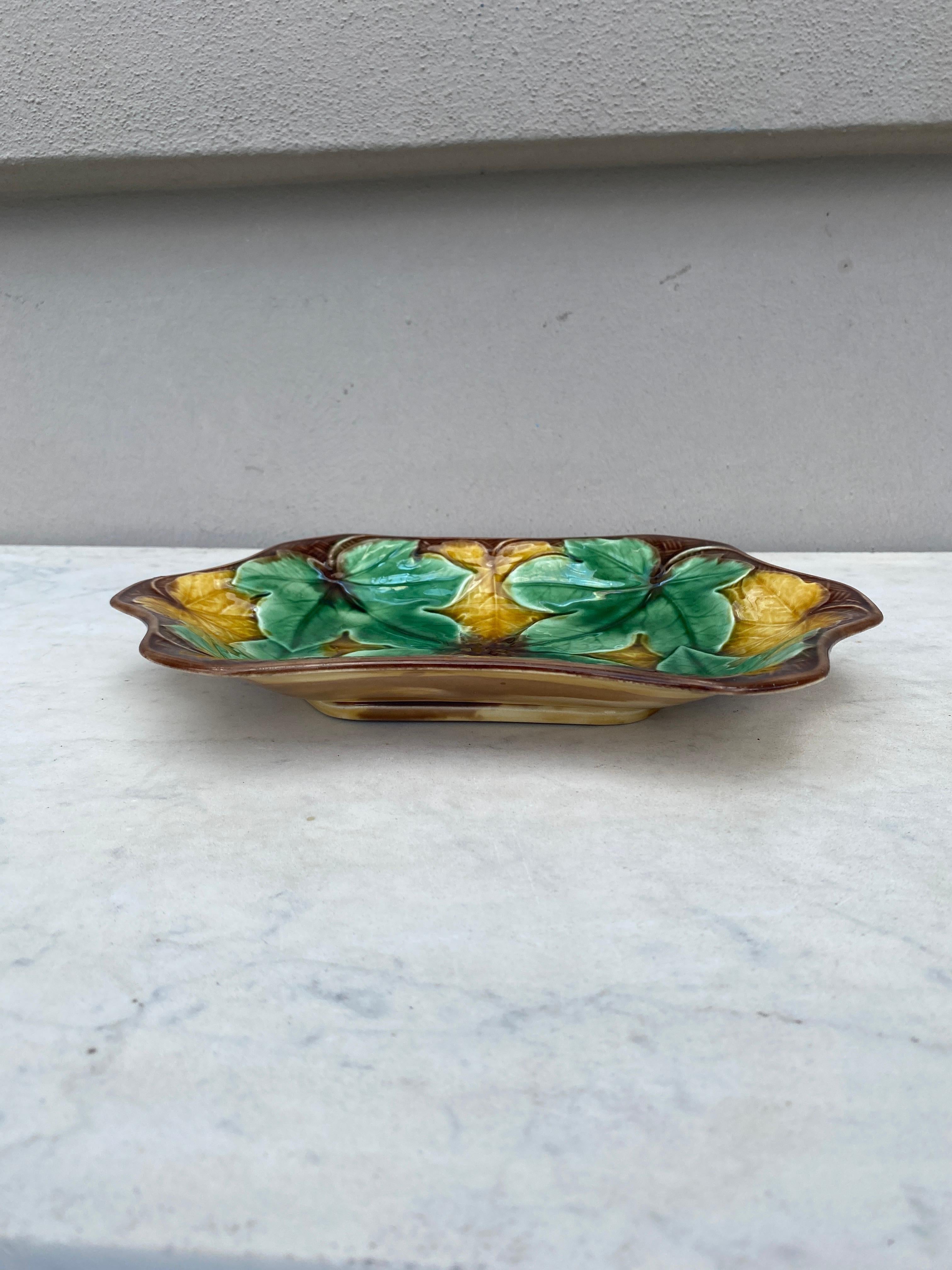 Late 19th Century English Majolica Leaves Platter Wedgwood, circa 1880 For Sale