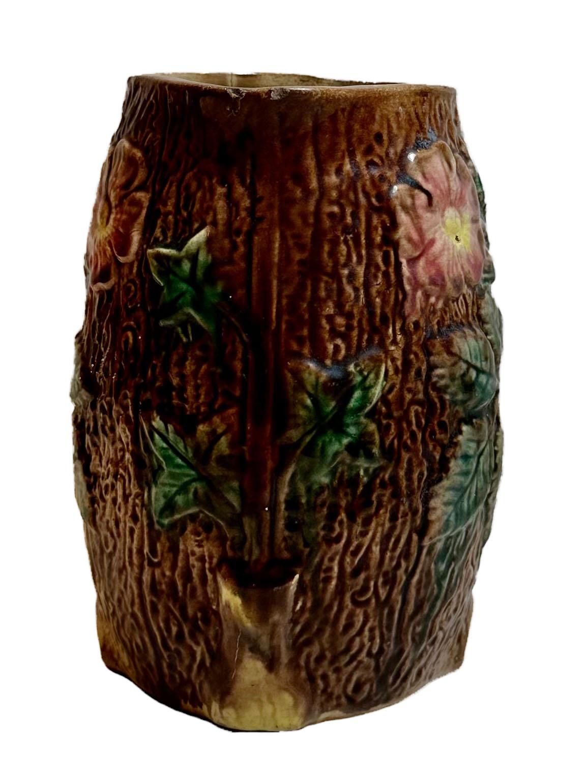 English Majolica Pitcher  In Good Condition For Sale In Tampa, FL
