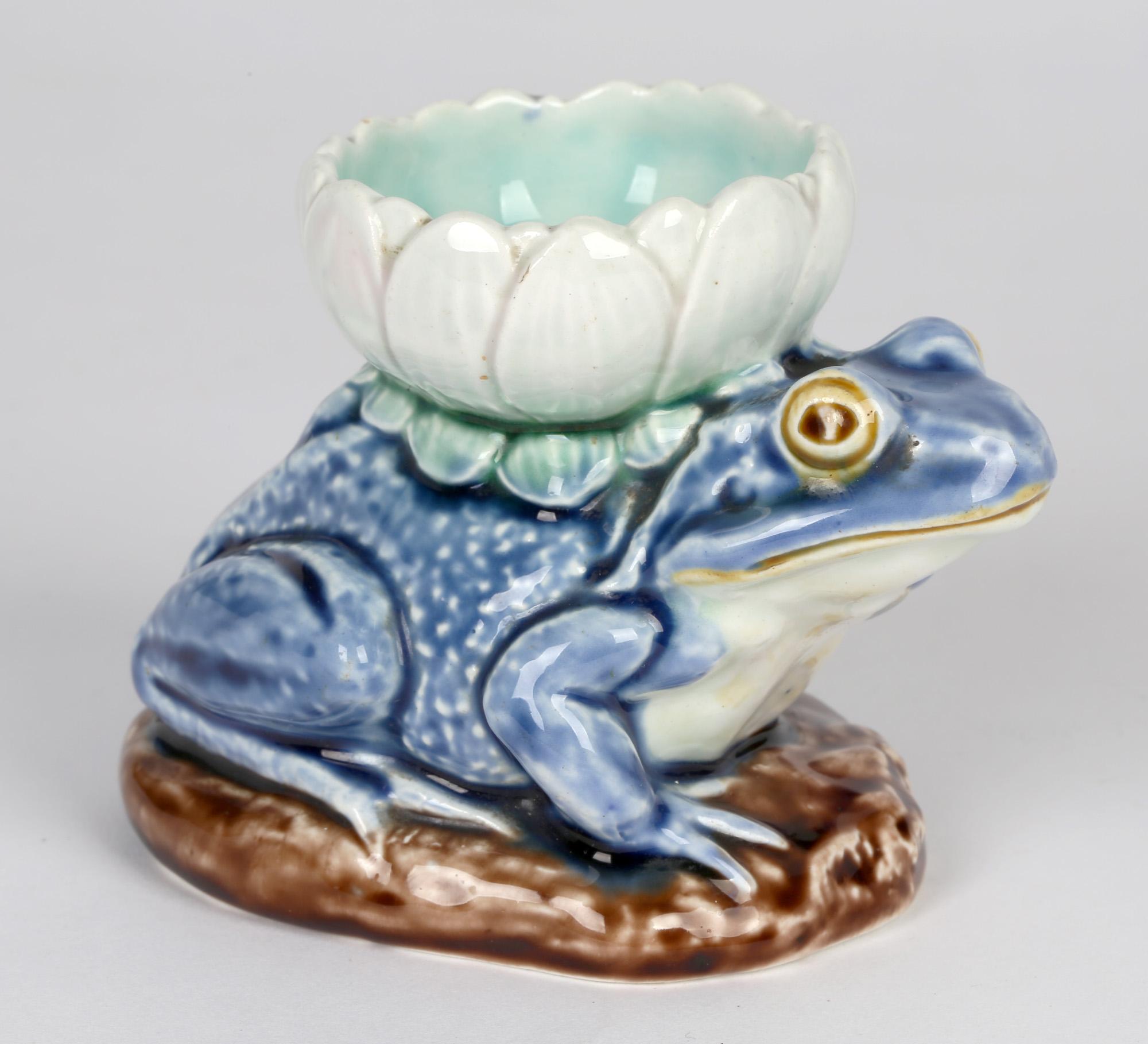 English Majolica Pottery Frog & Lily Vase Dated 1891 In Good Condition In Bishop's Stortford, Hertfordshire
