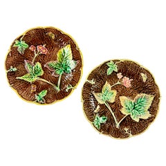 Assiettes « Majolica » à motif de feuilles rustiques sur écorce, lot de deux