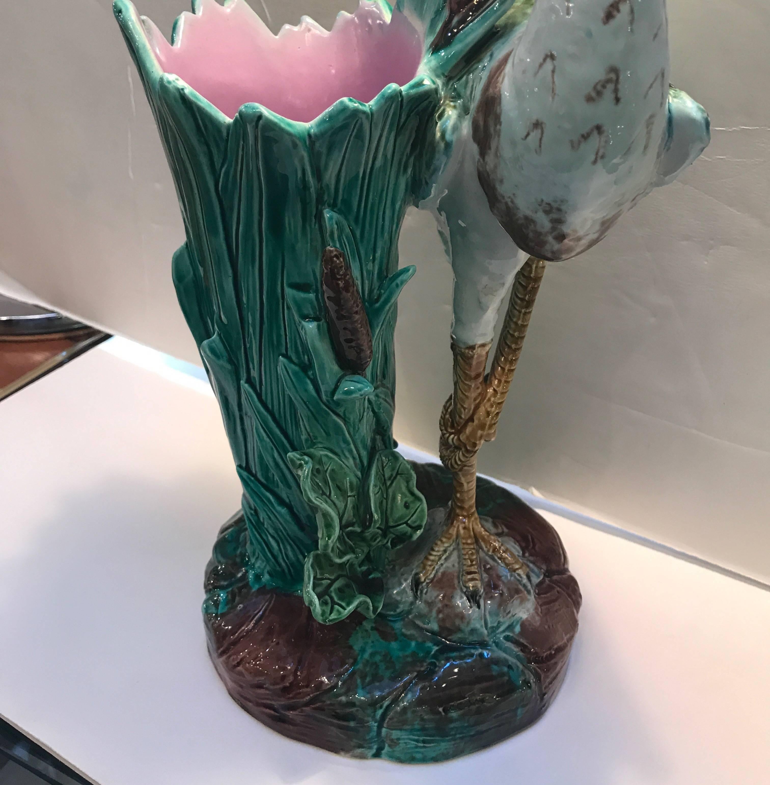Vase en forme de cigogne en majolique anglaise, 19ème siècle en vente 2