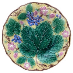 English Majolica Strawberry & Grapes Plate Wedgwood Circa 1920