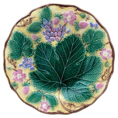 English Majolica Strawberry & Grapes Plate Wedgwood Circa 1920