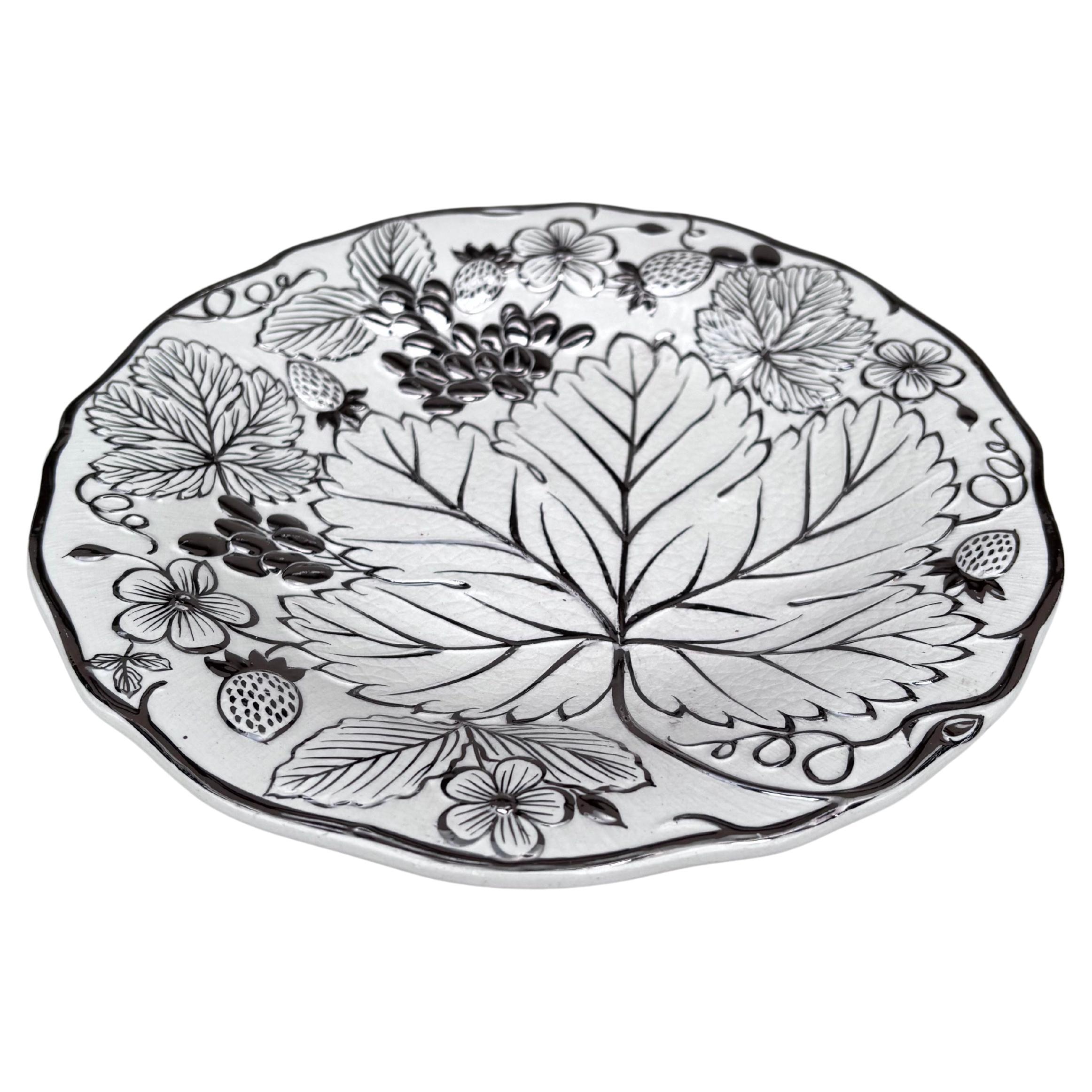 English Majolica Strawberry & Grapes Plate Wedgwood Circa 1930.
White and silver.
8.8 inches.
