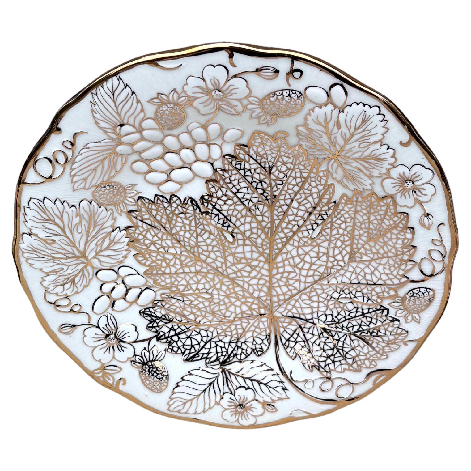 Victorian English Majolica Strawberry & Grapes Plate Wedgwood Circa 1930 For Sale