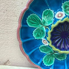 Plato de fresa de mayólica inglesa Worcester, hacia 1875