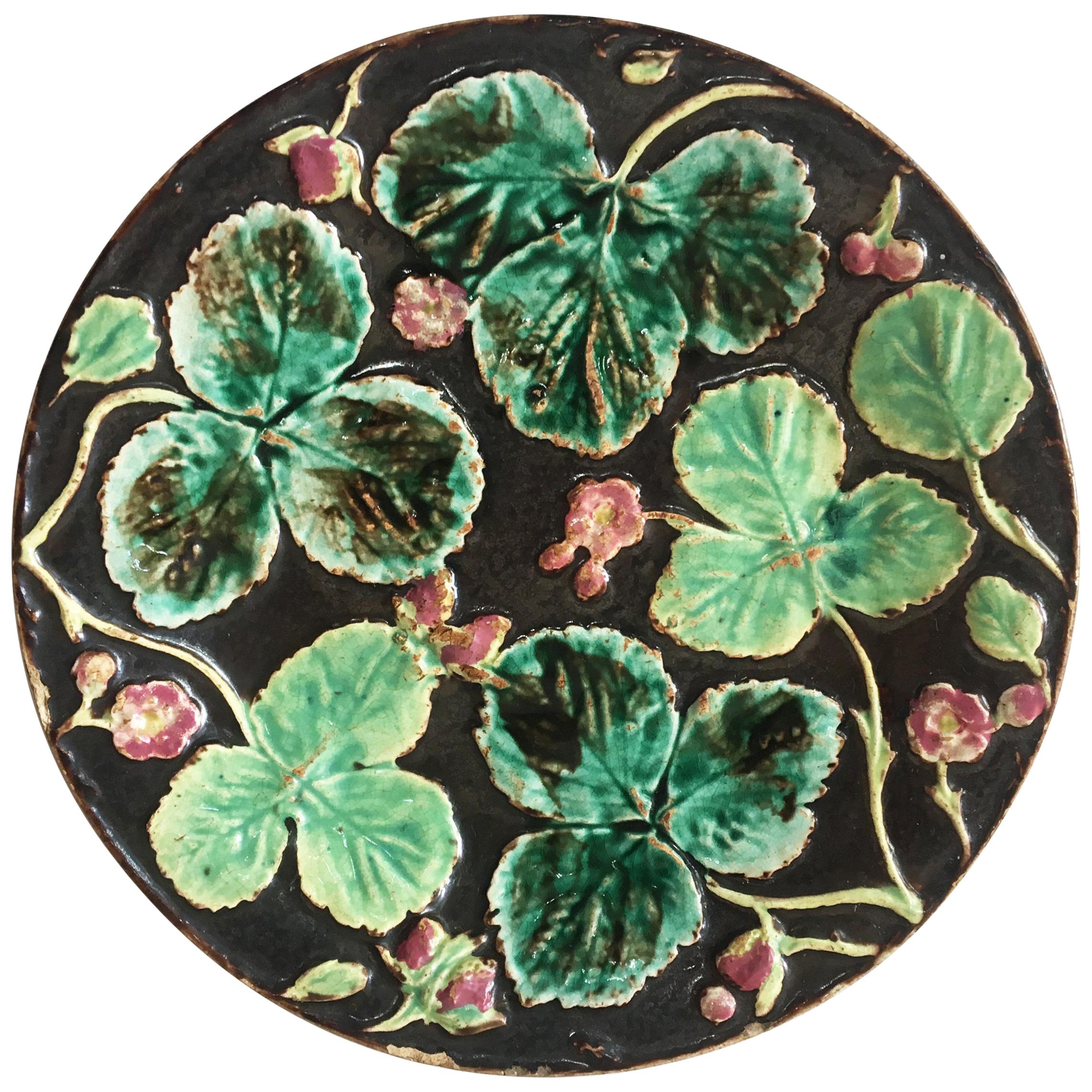 Ceramic English Majolica Strawberry Plate Worcester, circa 1875 For Sale