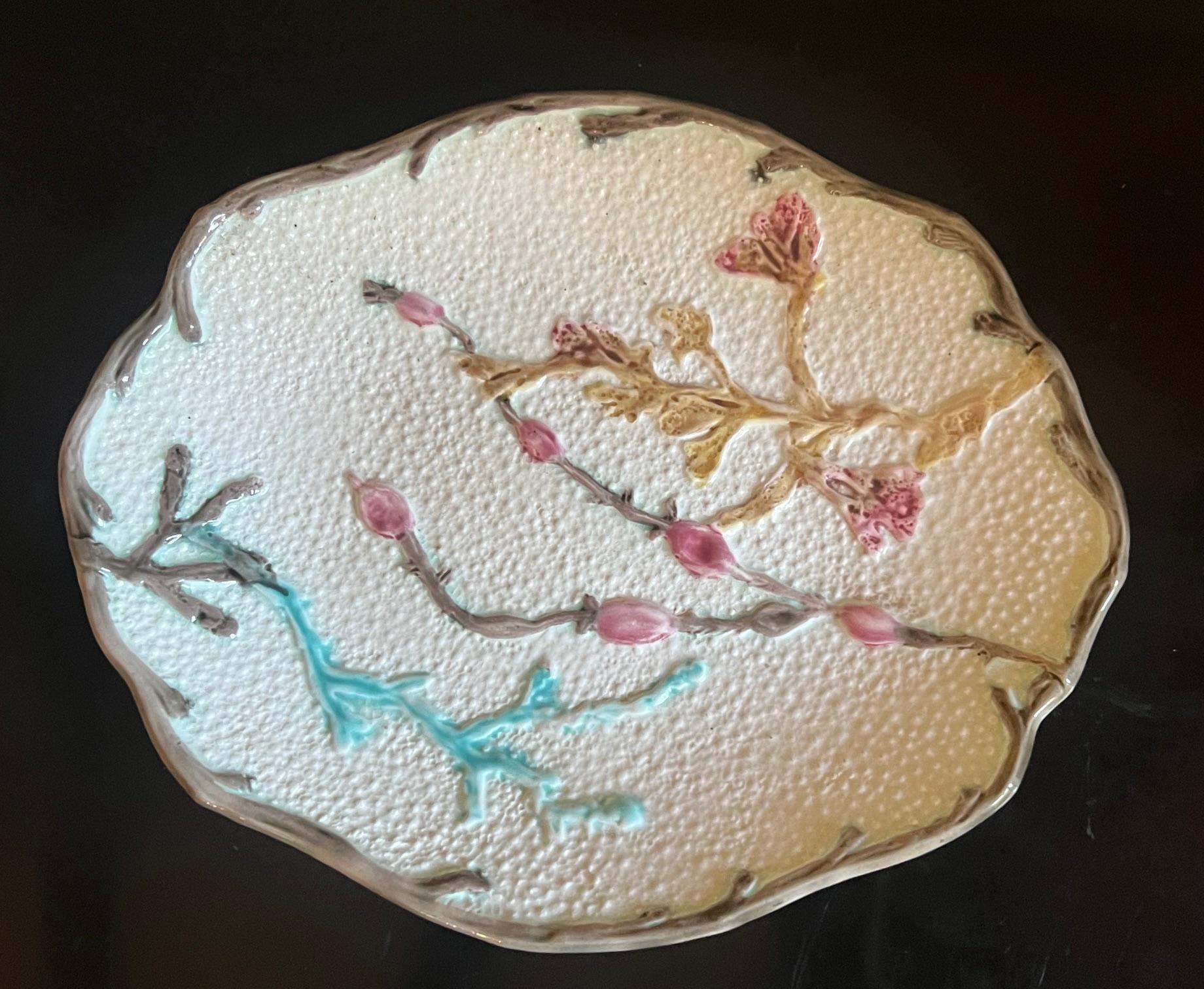 Englisches Majolika-Tablett von Wedgwood, um 1880er Jahre (Handbemalt) im Angebot