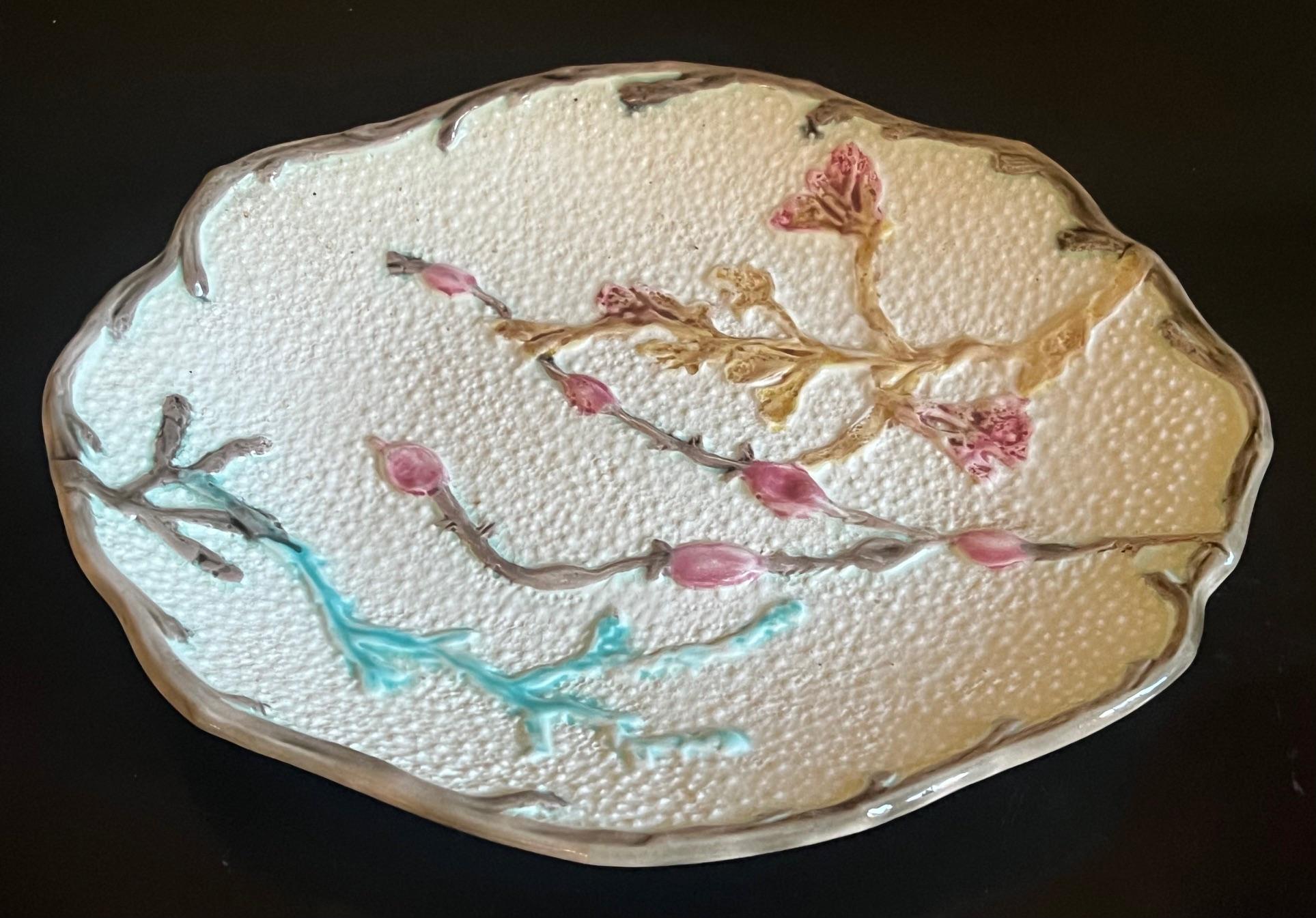 Englisches Majolika-Tablett von Wedgwood, um 1880er Jahre im Zustand „Gut“ im Angebot in Ross, CA