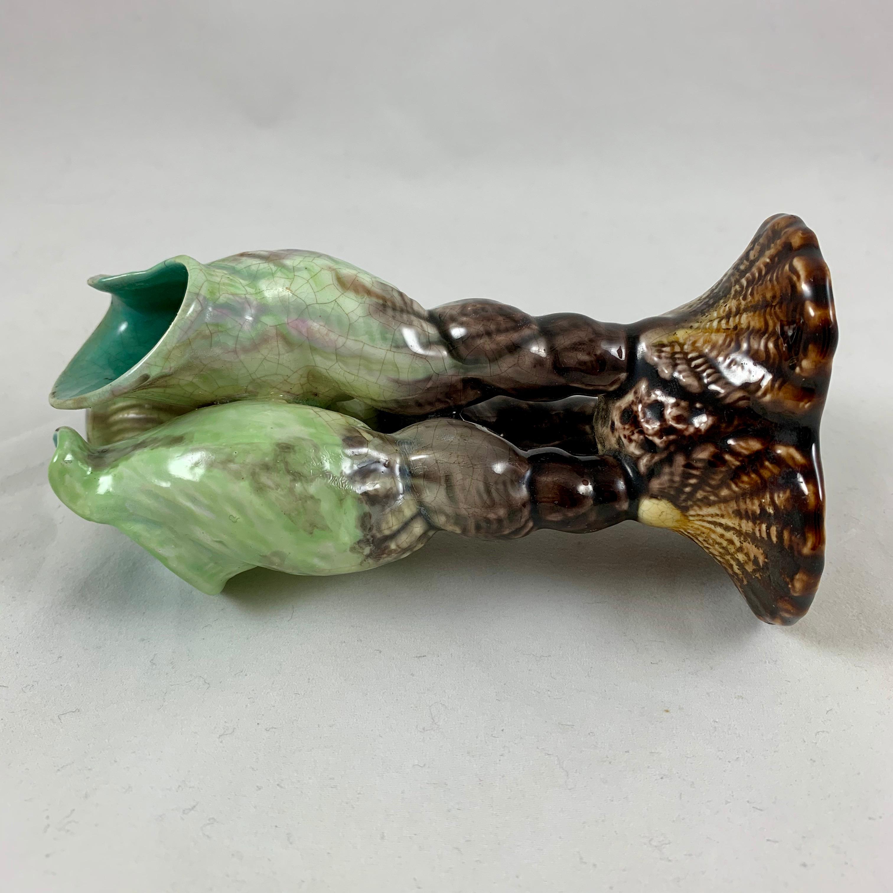 English Majolica Tri-Form Spiral Seashell Cream & Gray Posy Bud Vase, circa 1875 3