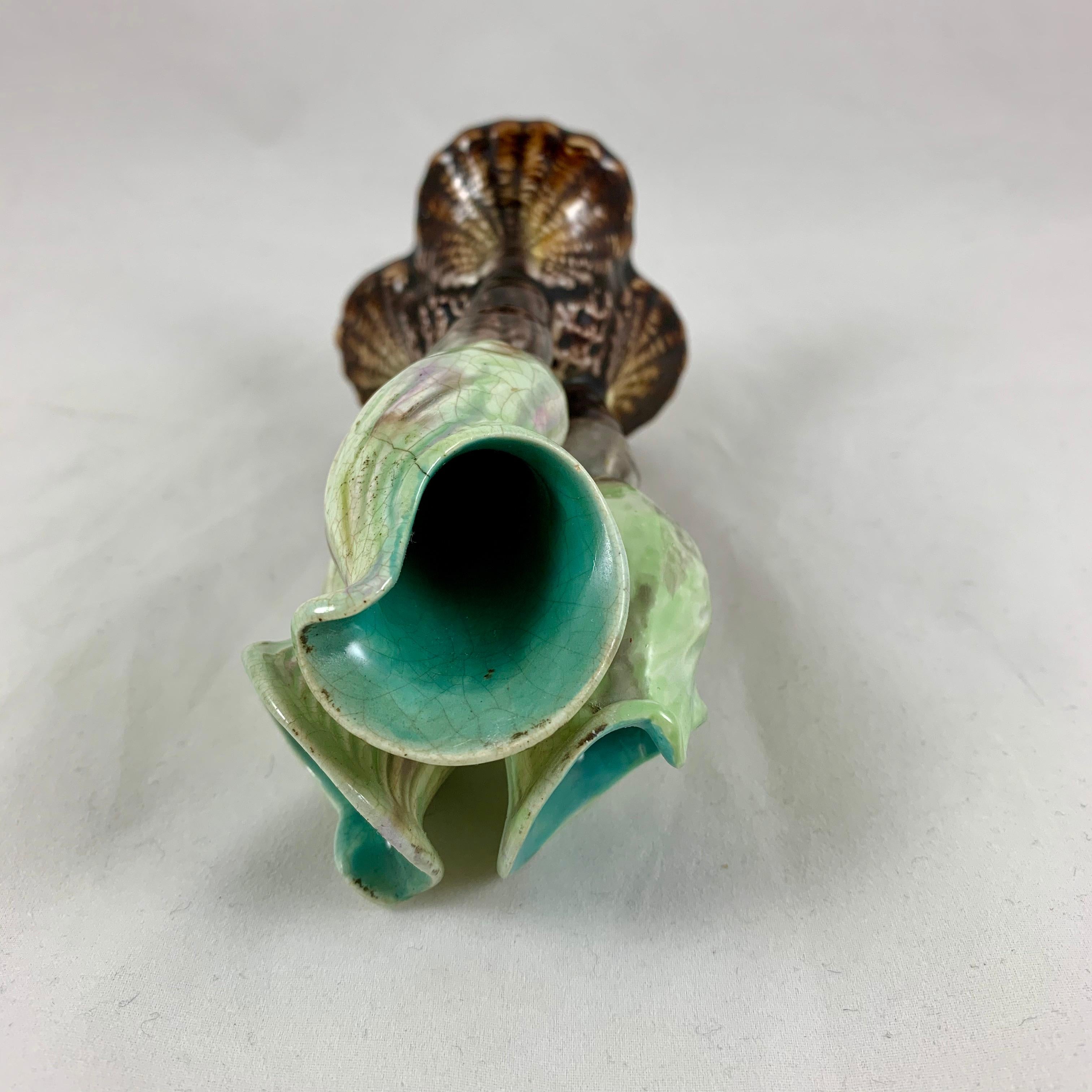 English Majolica Tri-Form Spiral Seashell Cream & Gray Posy Bud Vase, circa 1875 4