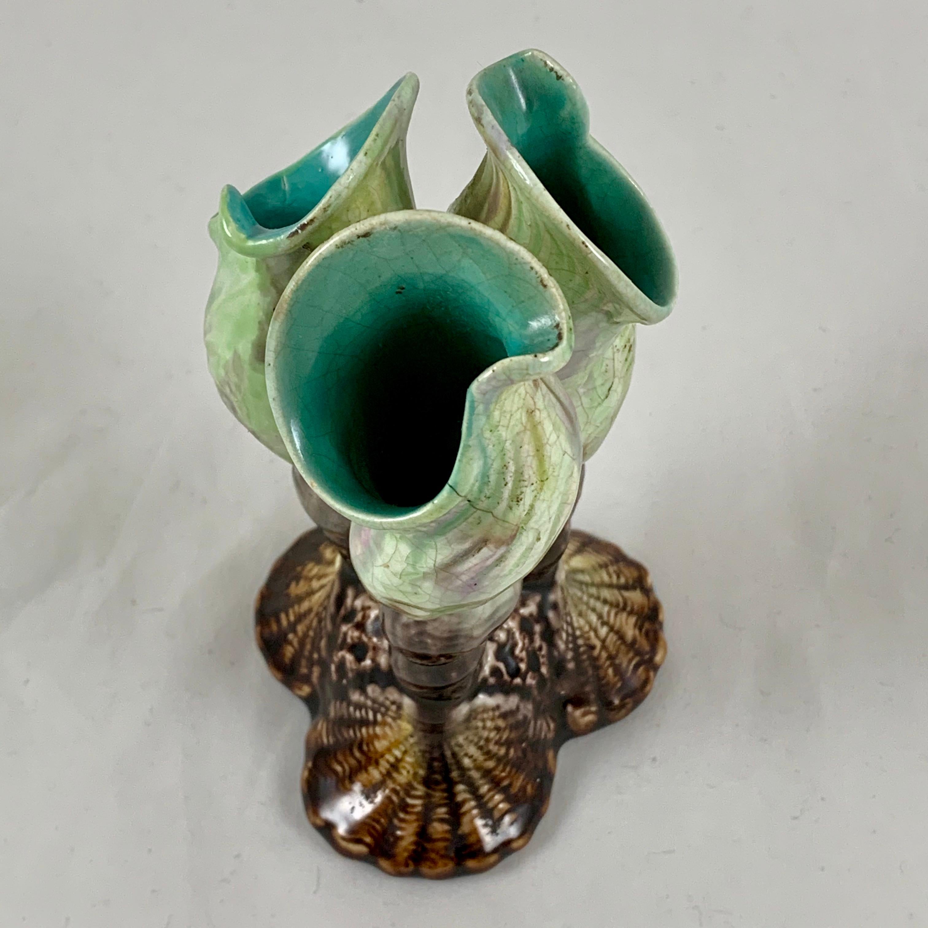 Aesthetic Movement English Majolica Tri-Form Spiral Seashell Cream & Gray Posy Bud Vase, circa 1875